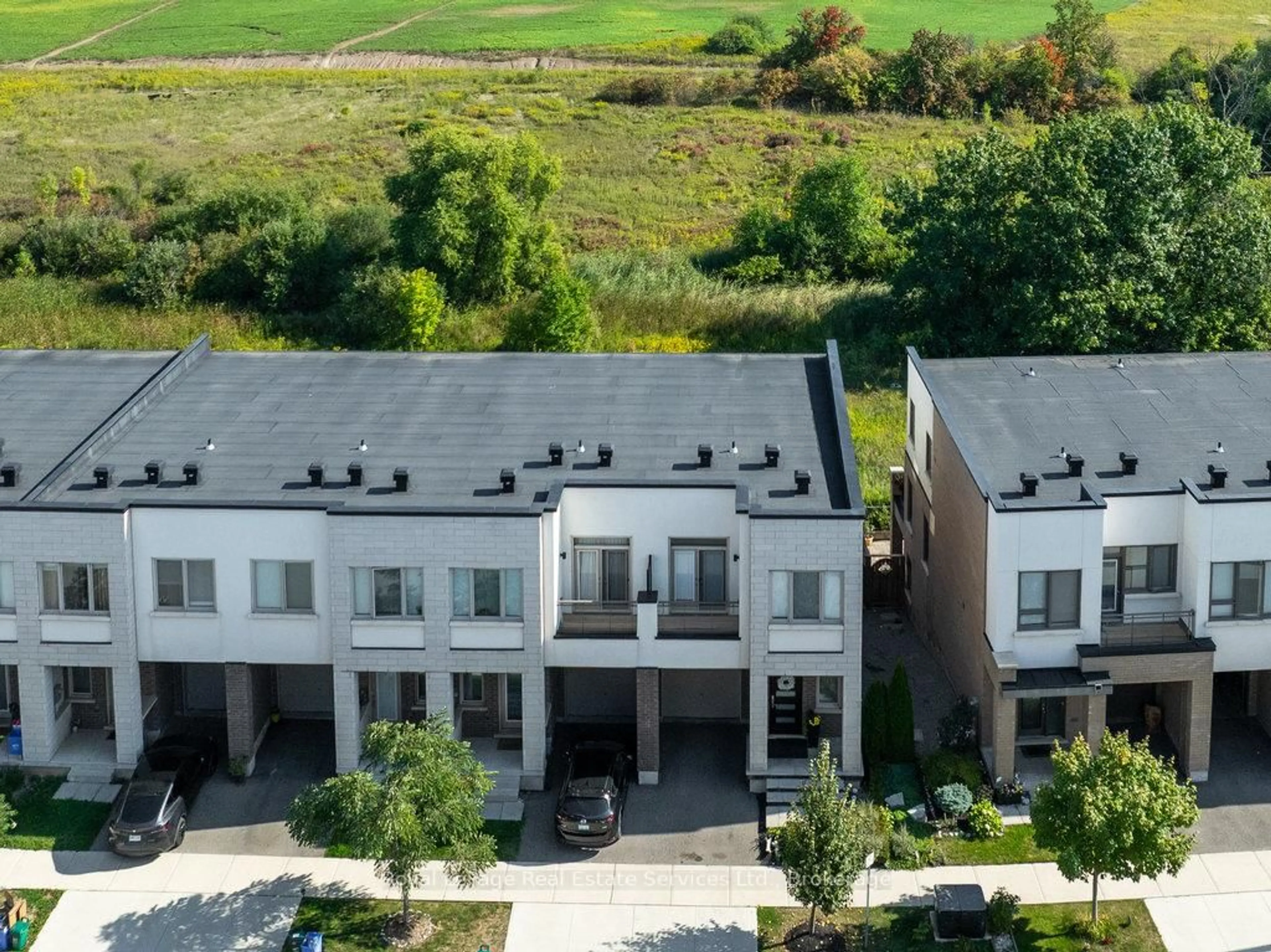 A pic from outside/outdoor area/front of a property/back of a property/a pic from drone, unknown for 3155 Mintwood Circ, Oakville Ontario L6H 0N9