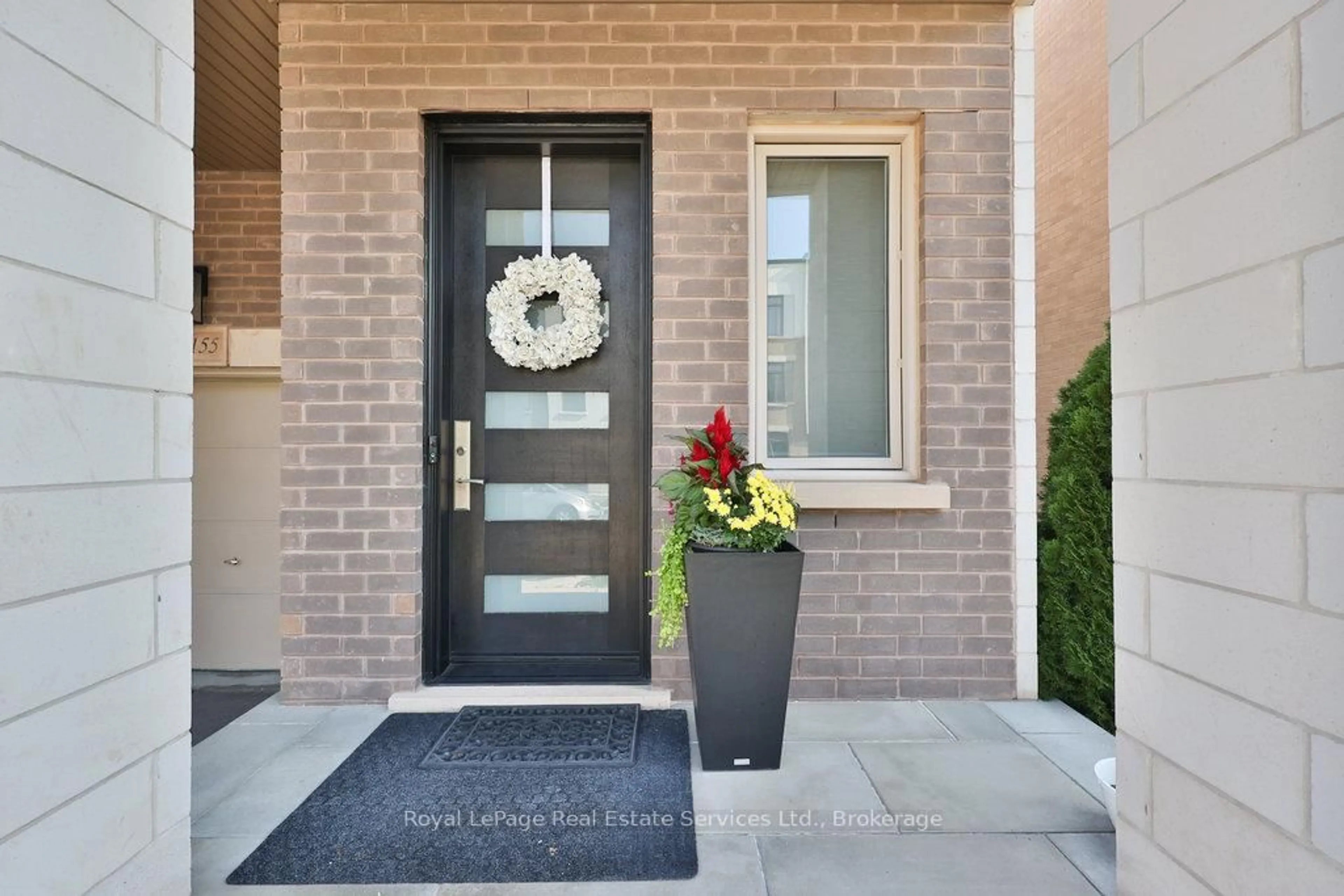 Indoor entryway for 3155 Mintwood Circ, Oakville Ontario L6H 0N9