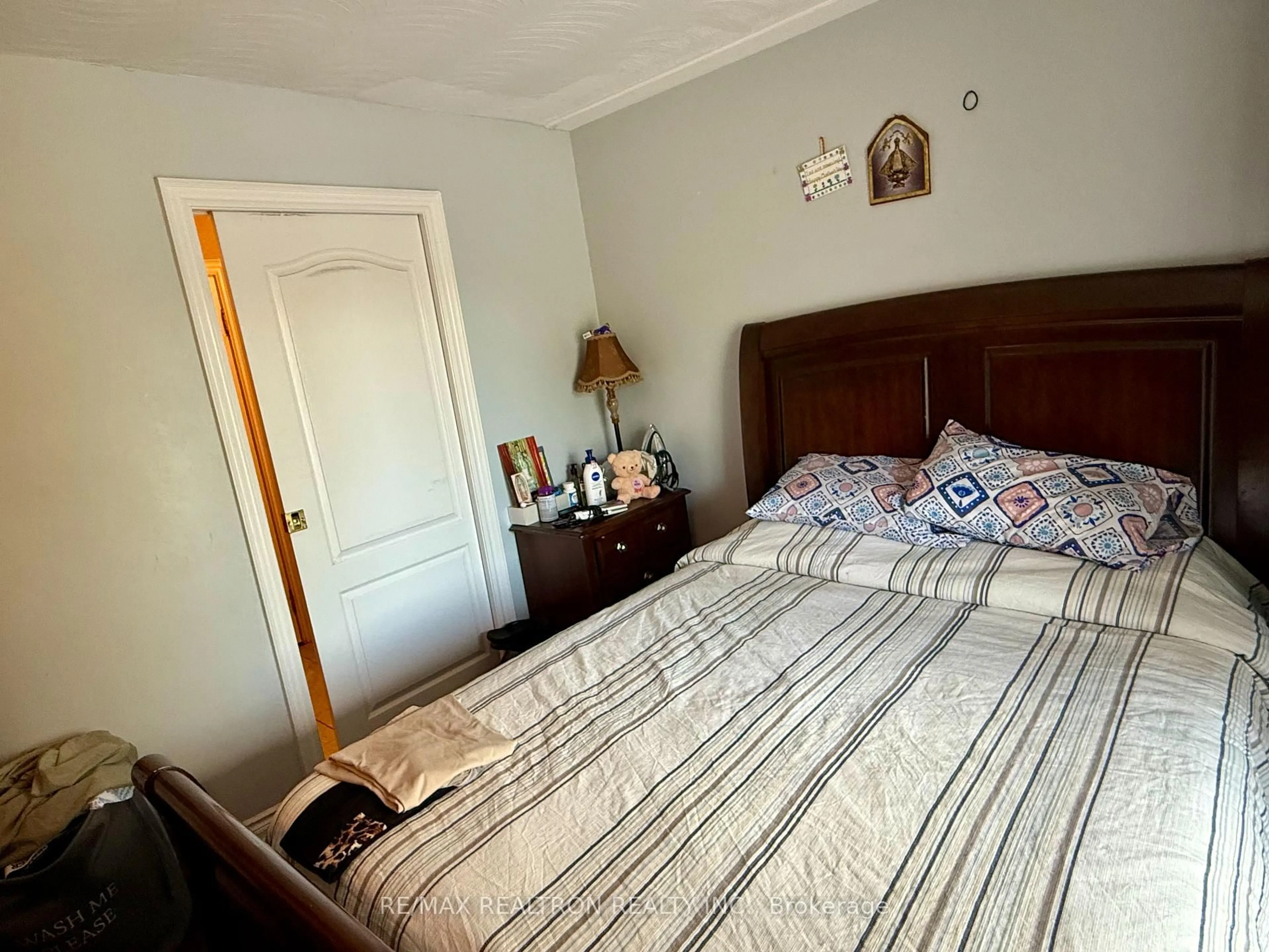 A pic of a room for 132 Brookhaven Dr, Toronto Ontario M6M 4P2