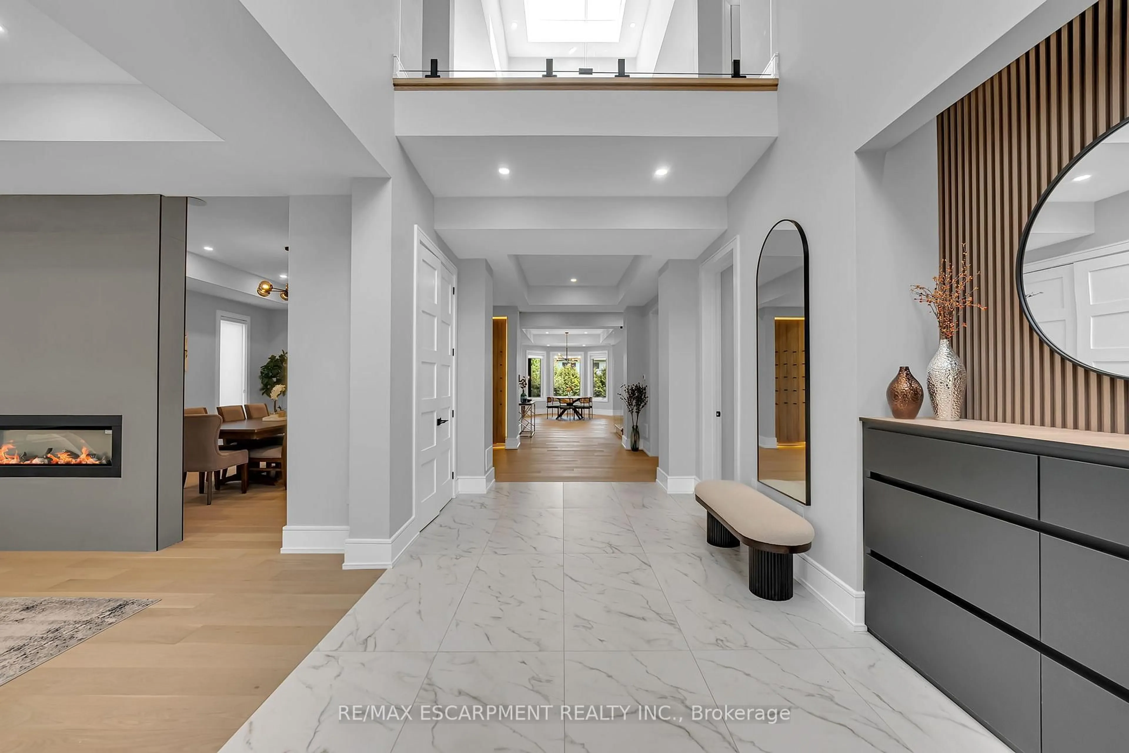 Indoor entryway for 221 Morden Rd, Oakville Ontario L6K 2S2
