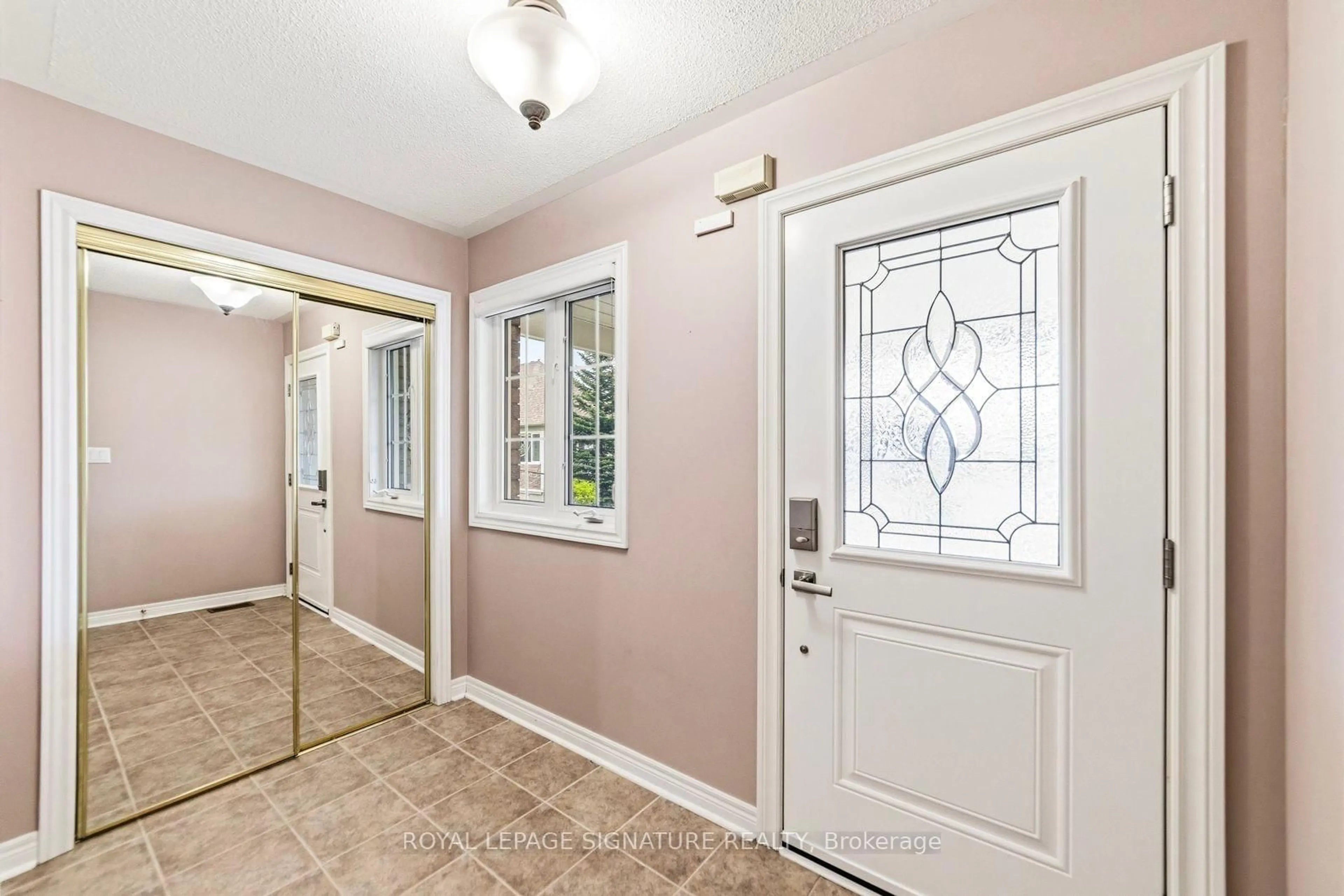 Indoor entryway for 735 Poplar Rd, Milton Ontario L9T 5X2