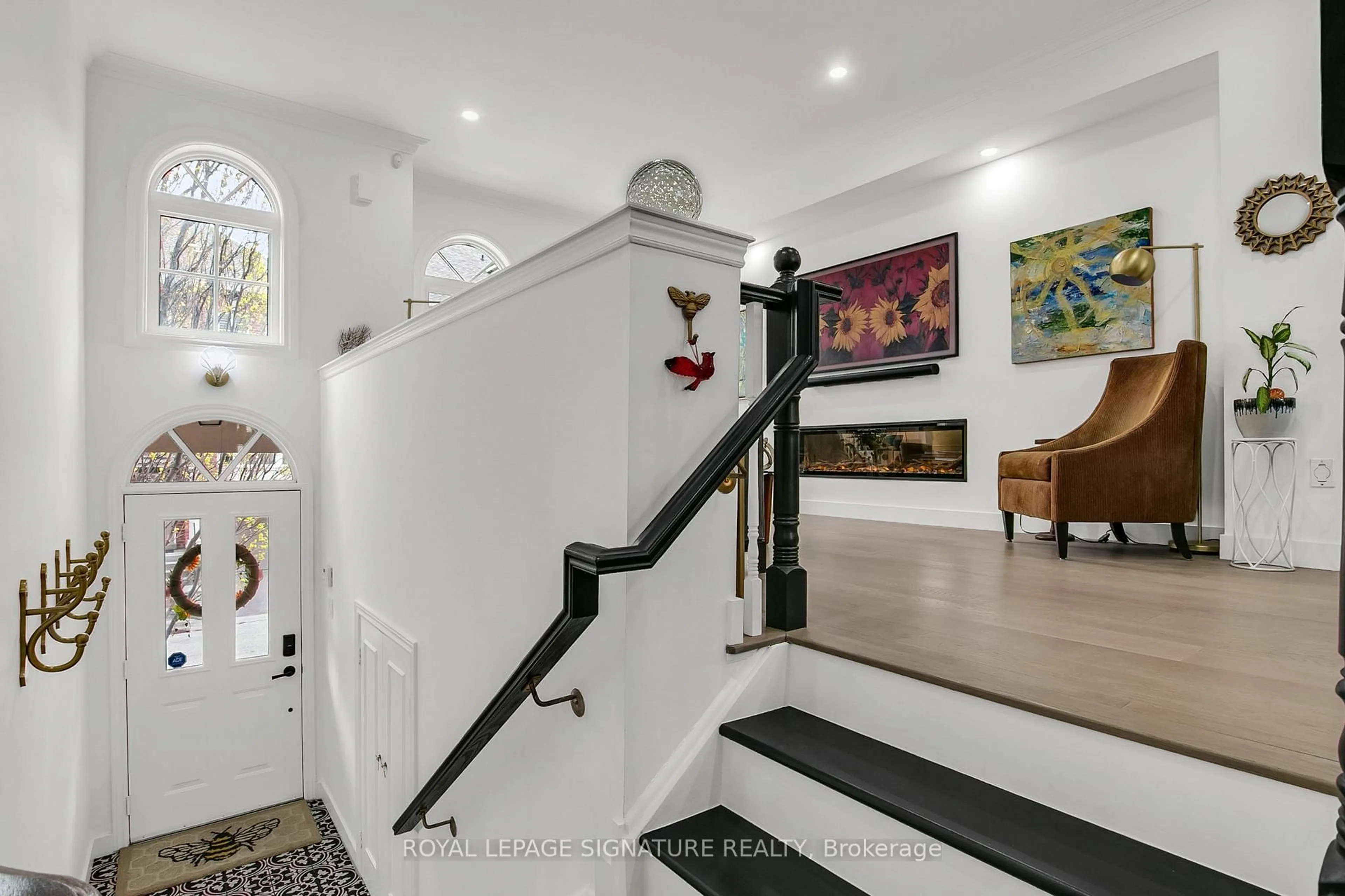 Indoor foyer for 41 San Remo Terr, Toronto Ontario M8Z 6C6
