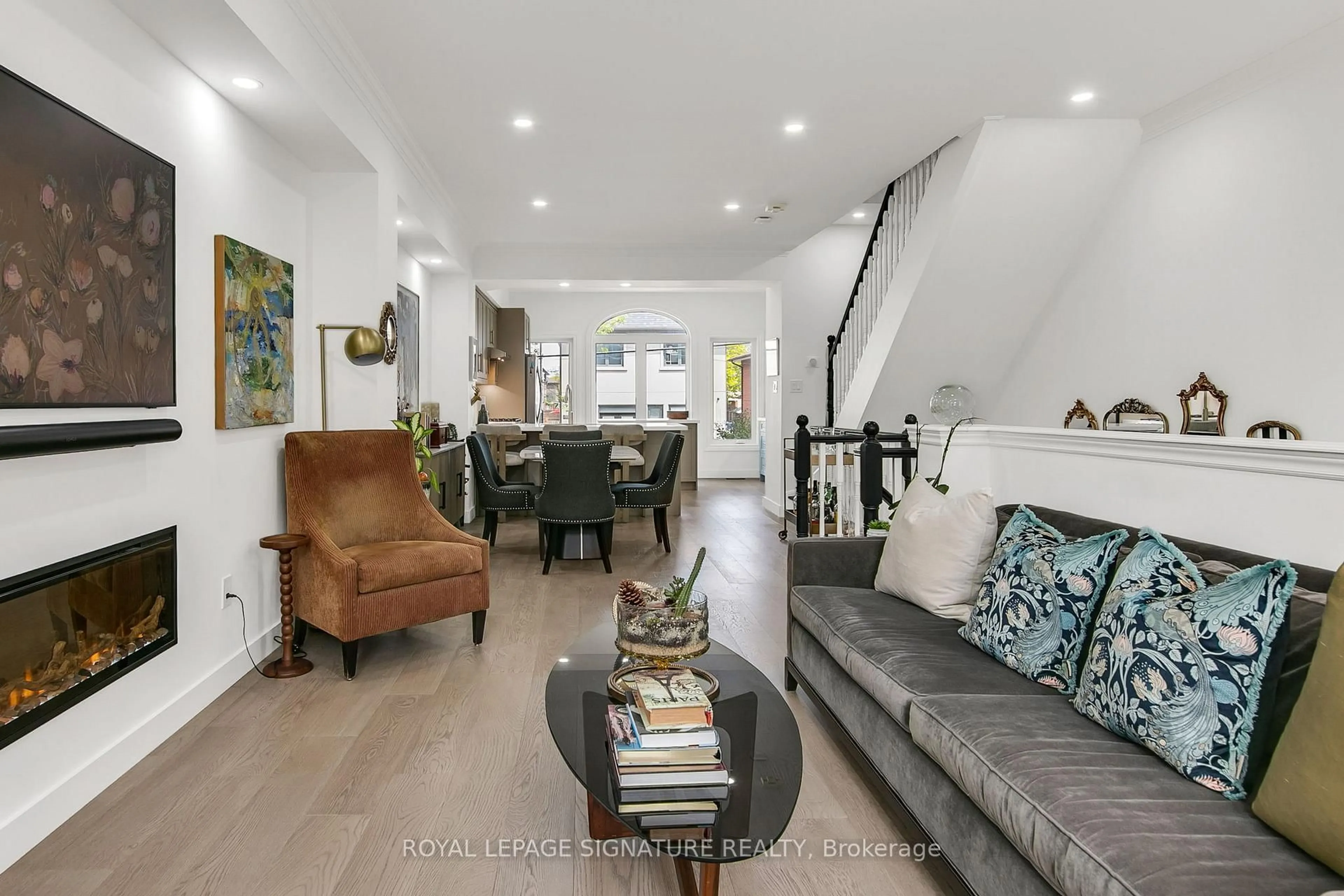 Living room with furniture, unknown for 41 San Remo Terr, Toronto Ontario M8Z 6C6