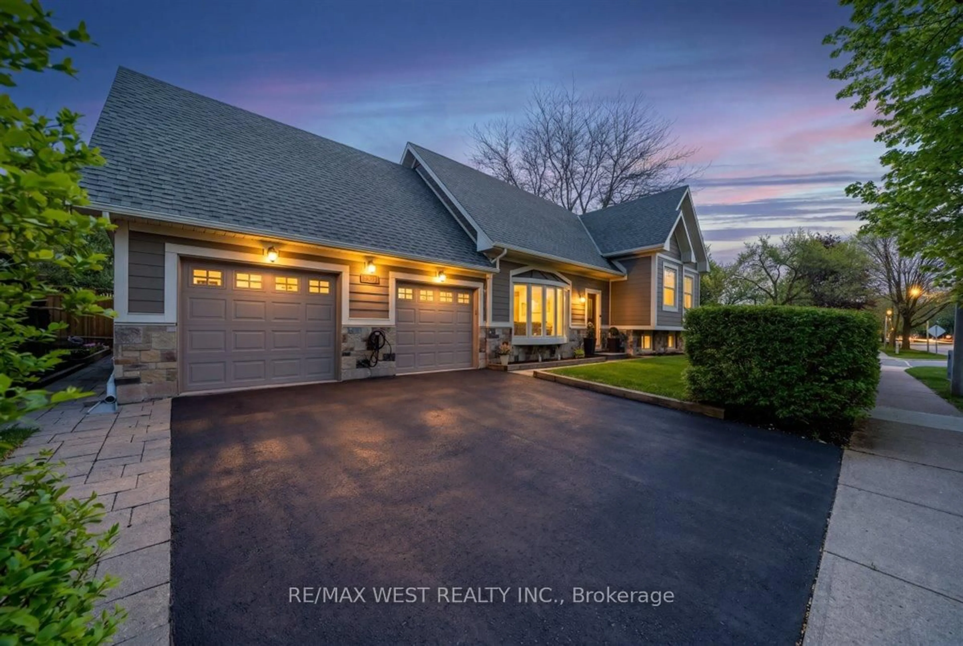 A pic from outside/outdoor area/front of a property/back of a property/a pic from drone, water/lake/river/ocean view for 2456 Bridge Rd, Oakville Ontario L6L 2H1