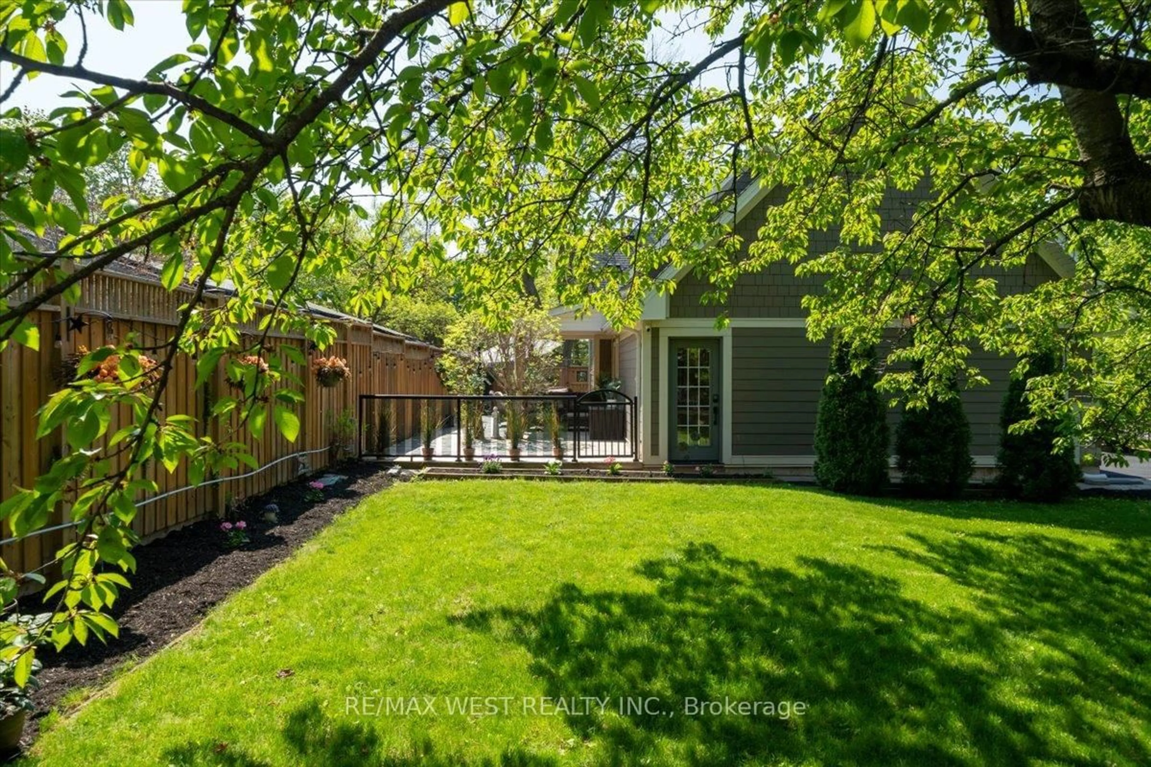 Unknown for 2456 Bridge Rd, Oakville Ontario L6L 2H1