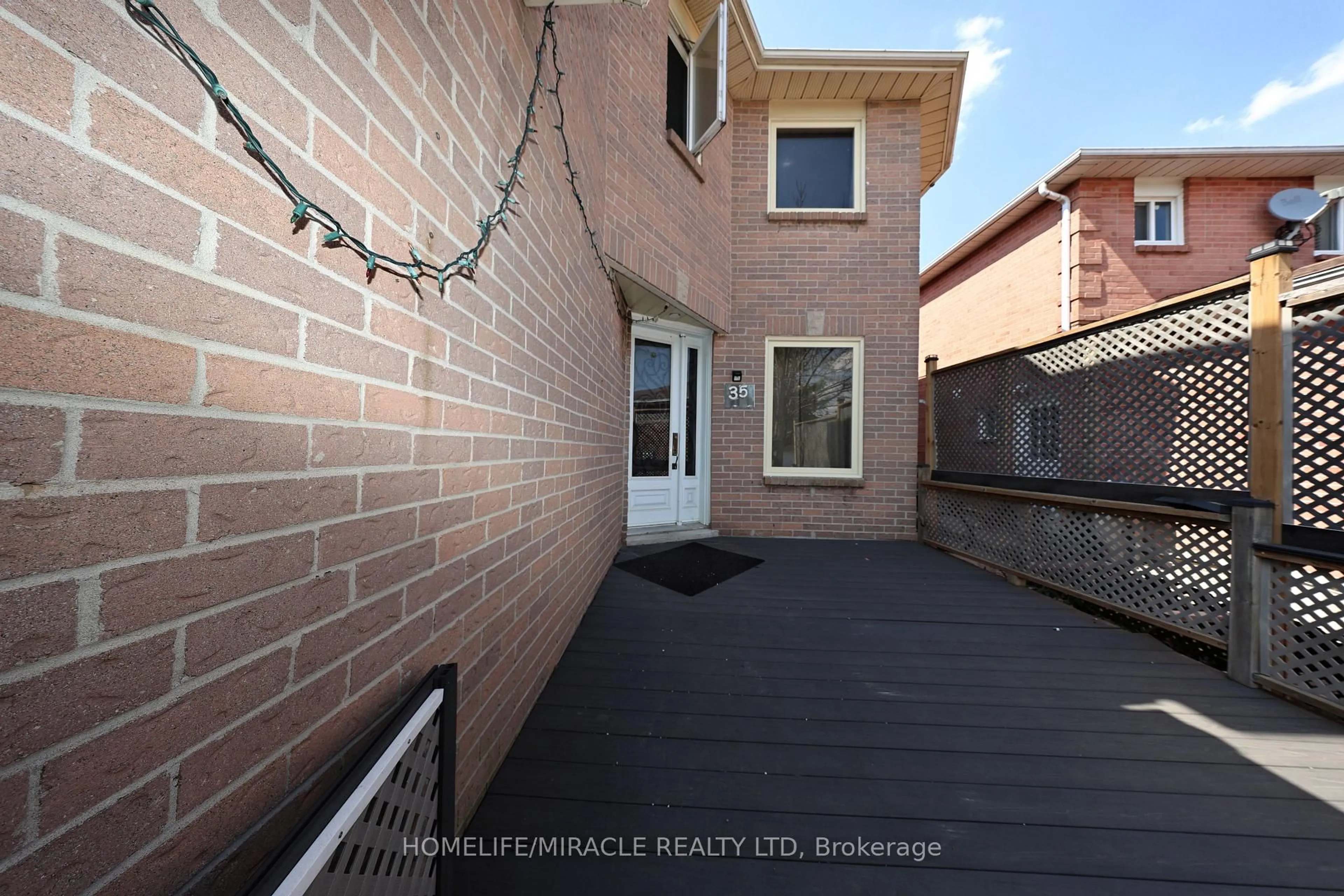 Unknown for 35 Kirk Dr, Brampton Ontario L6X 4E6
