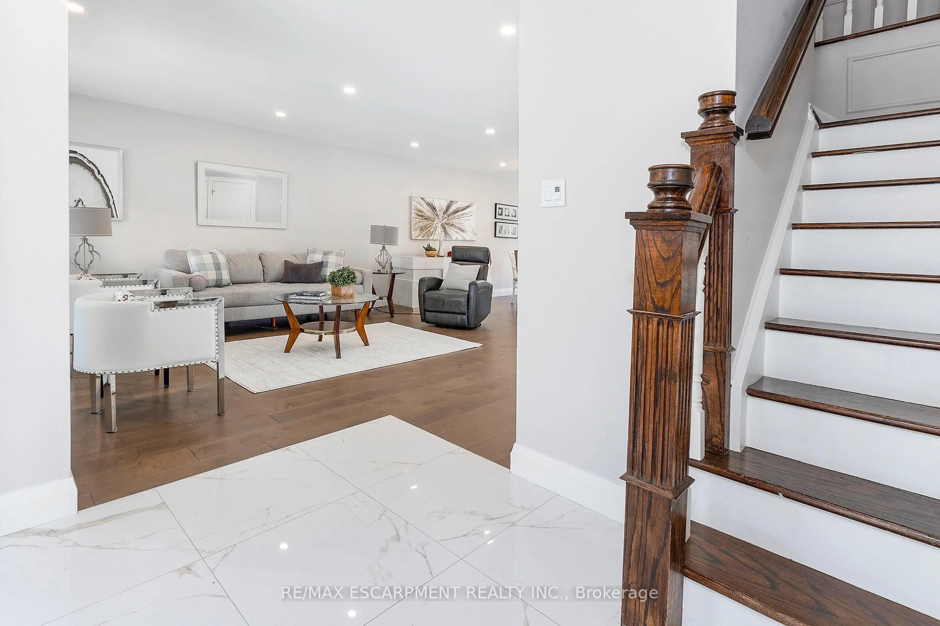 Living room with furniture, unknown for 436 Goodram Dr, Burlington Ontario L7L 2K1