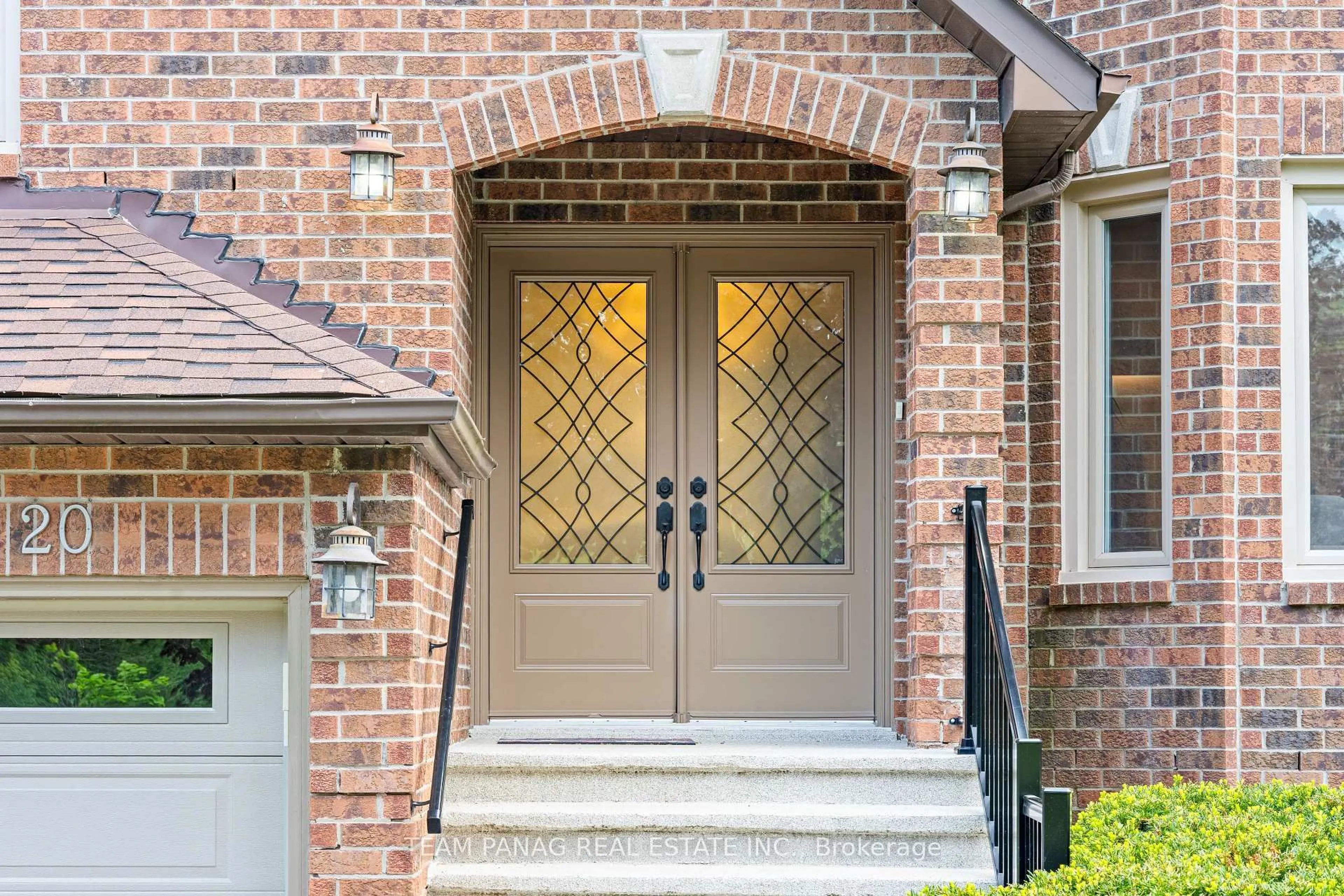 Home with brick exterior material, street for 20 Hacienda Crt, Brampton Ontario L6Z 3J1