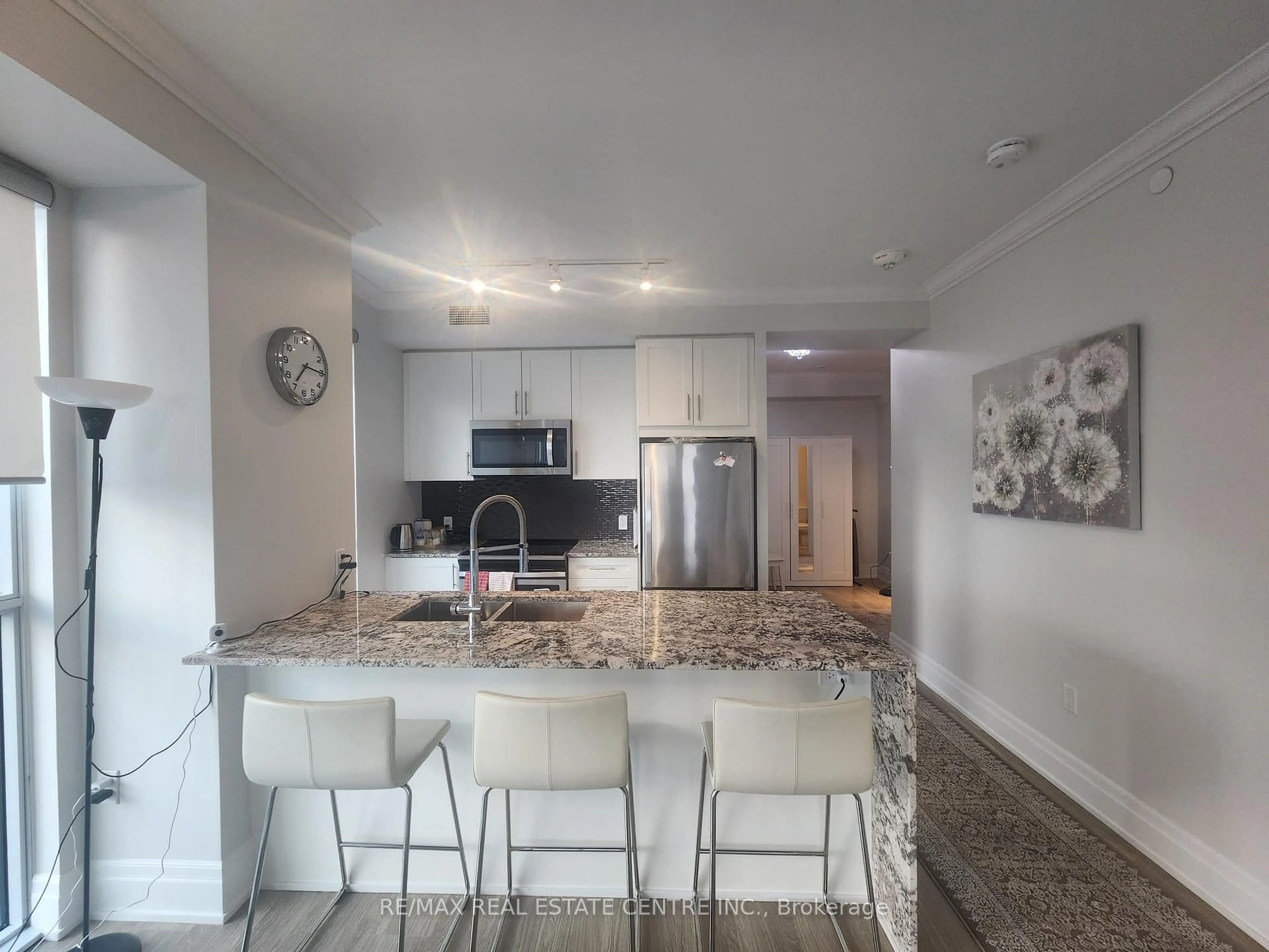 Open concept kitchen, ceramic/tile floor for 4085 Parkside Village Dr #902, Mississauga Ontario L5B 0K9