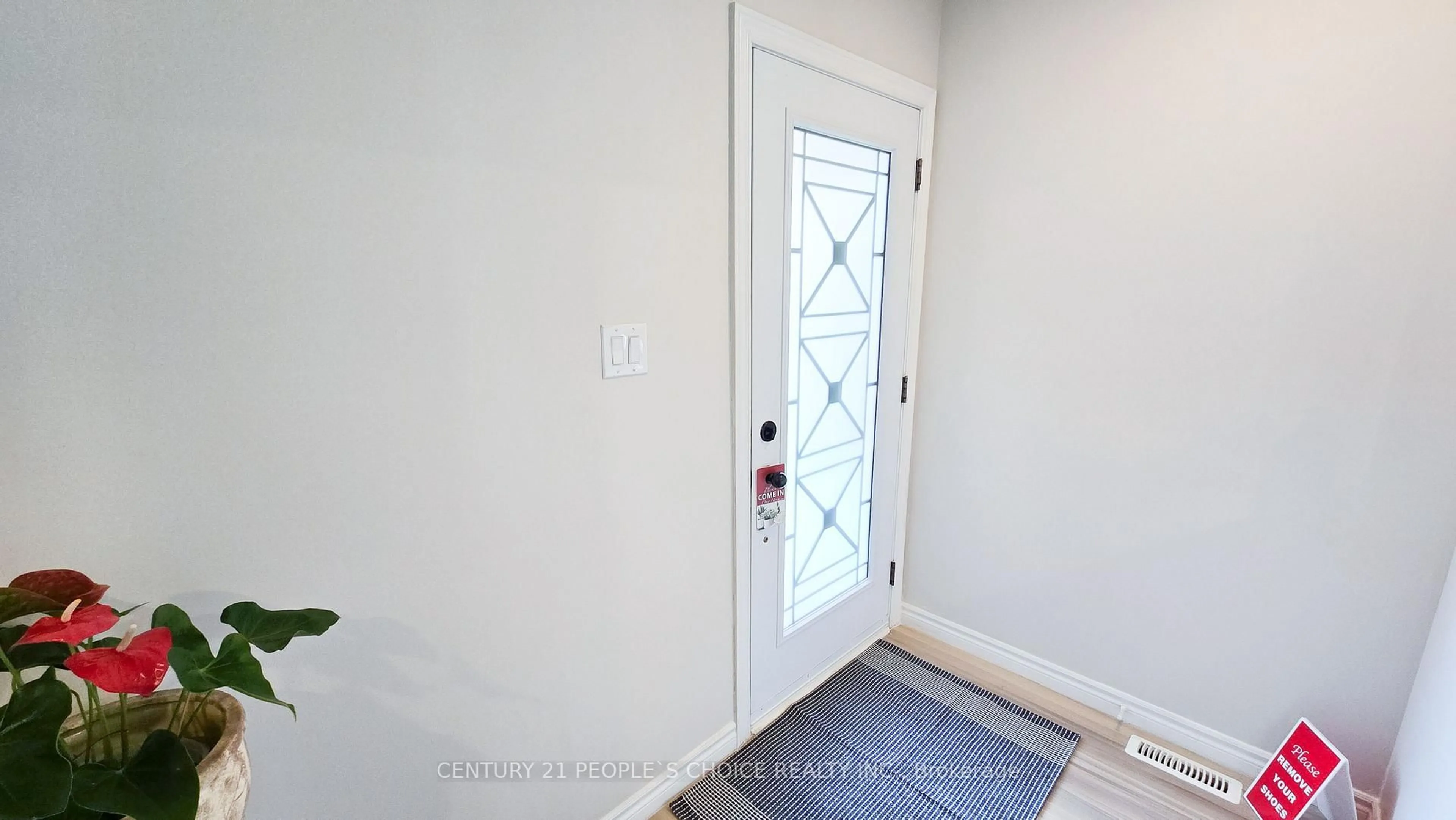 Indoor entryway for 340 Perry Rd, Orangeville Ontario L9W 4Z1