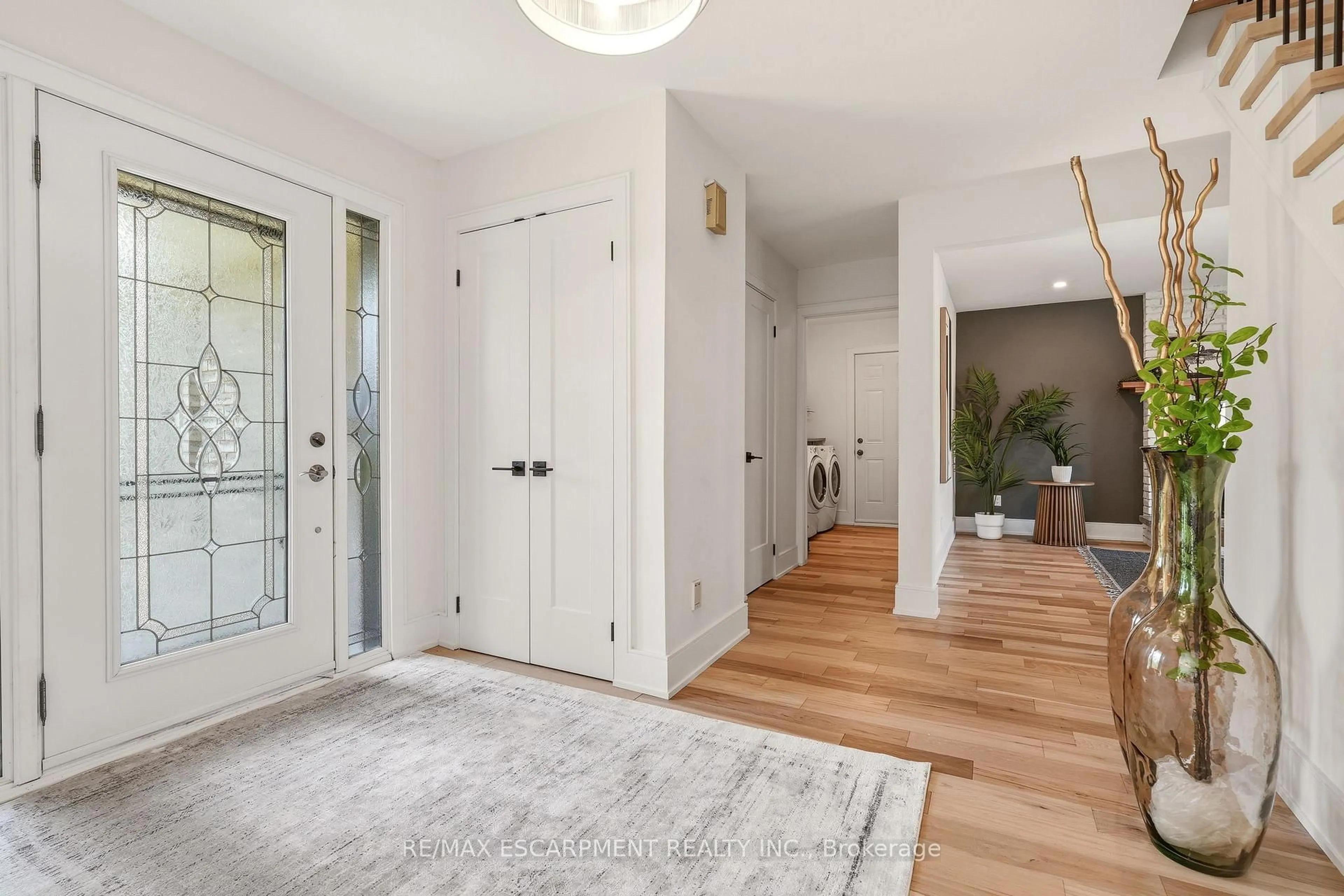 Indoor entryway for 2347 Tweedsmuir Crt, Burlington Ontario L7P 4K9