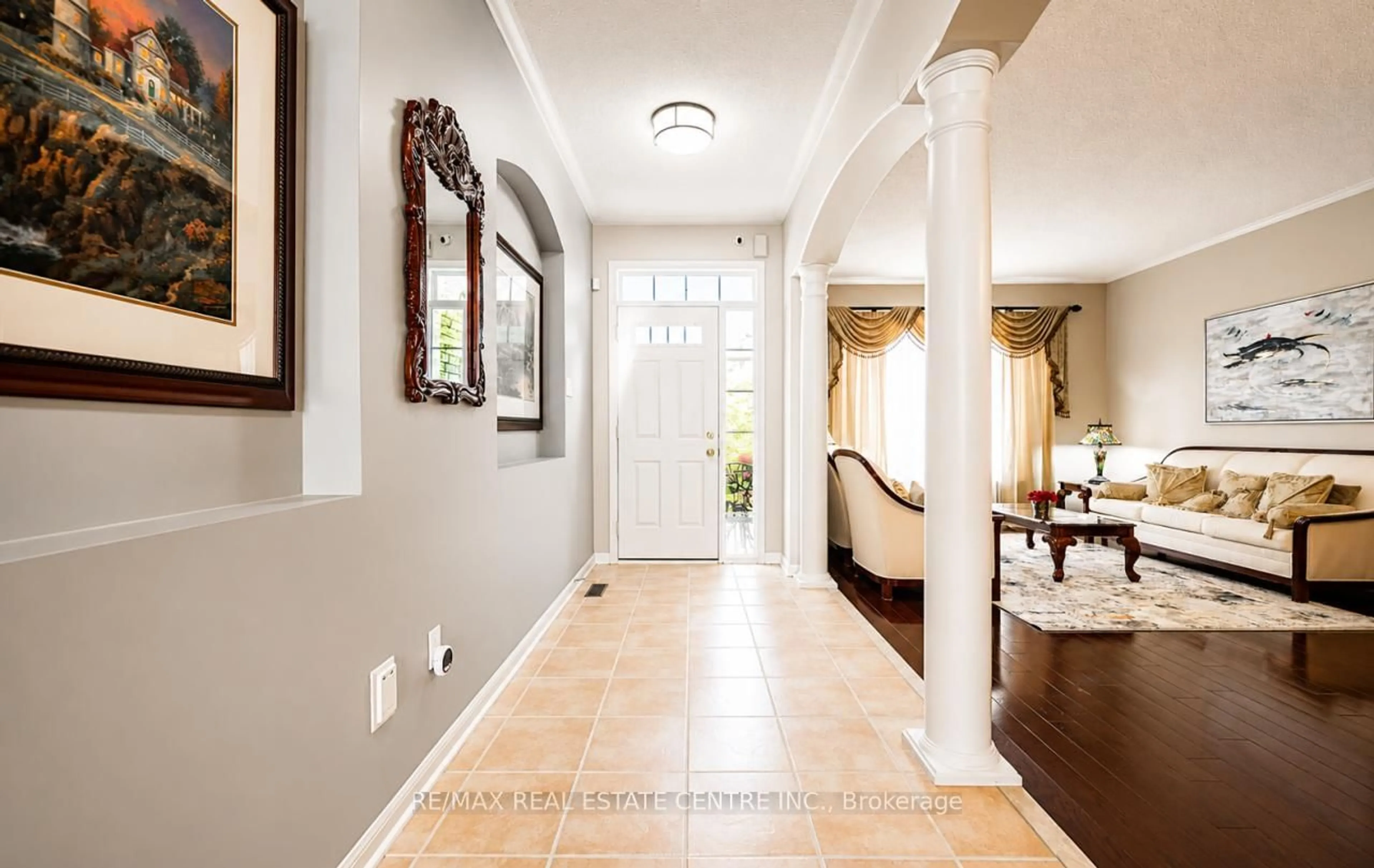 Indoor entryway for 3672 Swanson Dr, Mississauga Ontario L5N 8J6