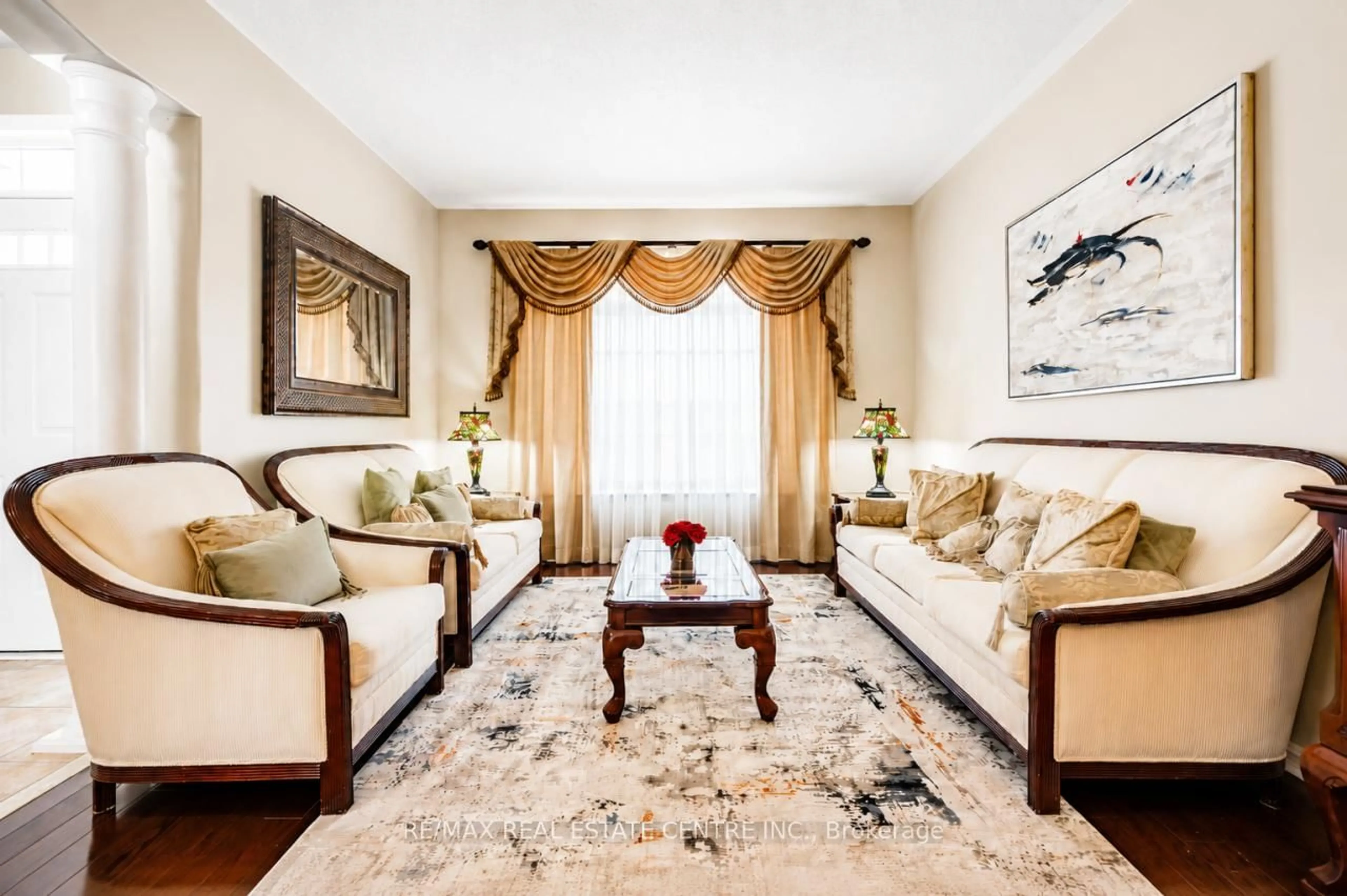 Living room with furniture, carpet floor for 3672 Swanson Dr, Mississauga Ontario L5N 8J6