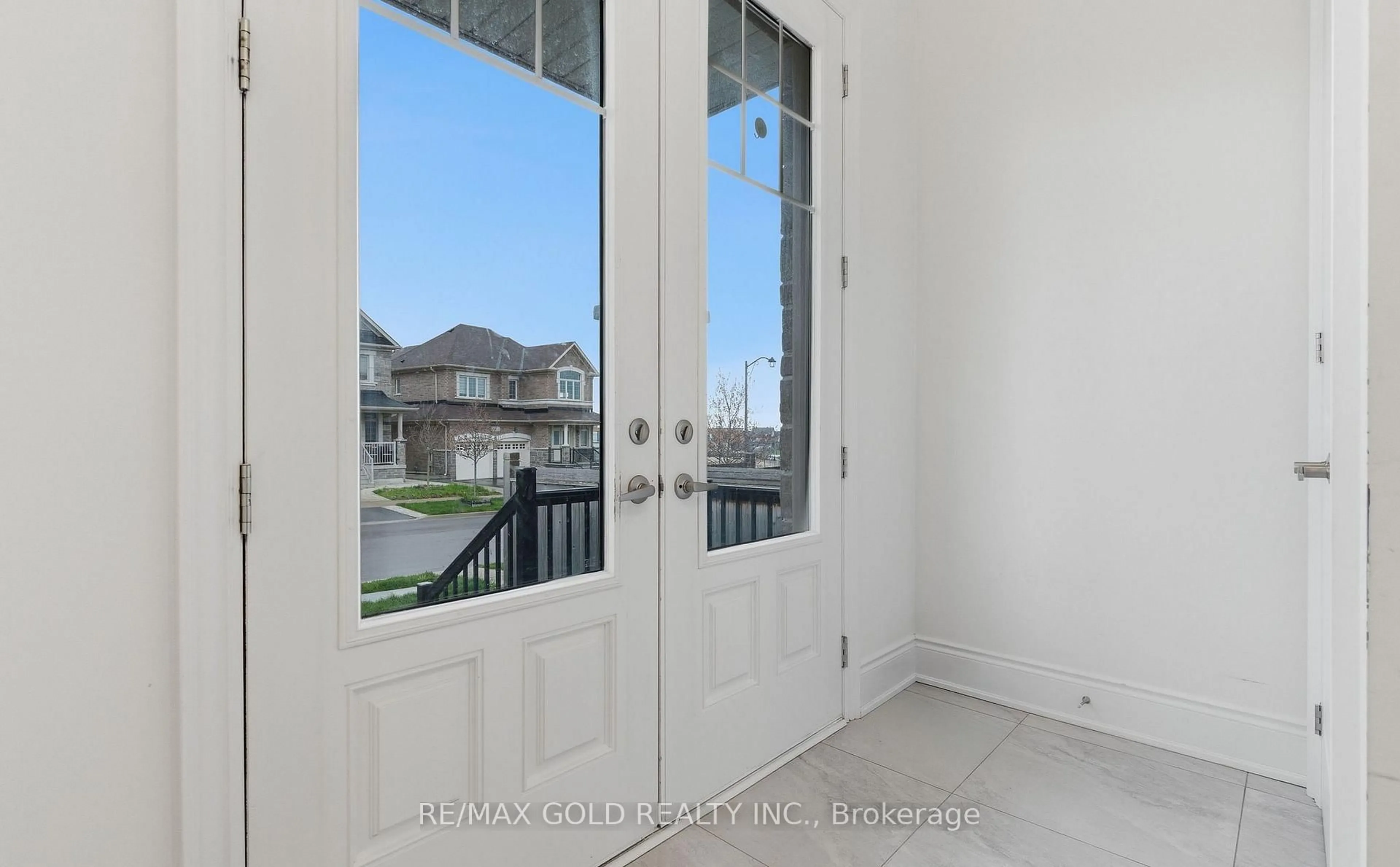 Indoor entryway for 32 Dotchson Ave, Caledon Ontario L7C 4G6