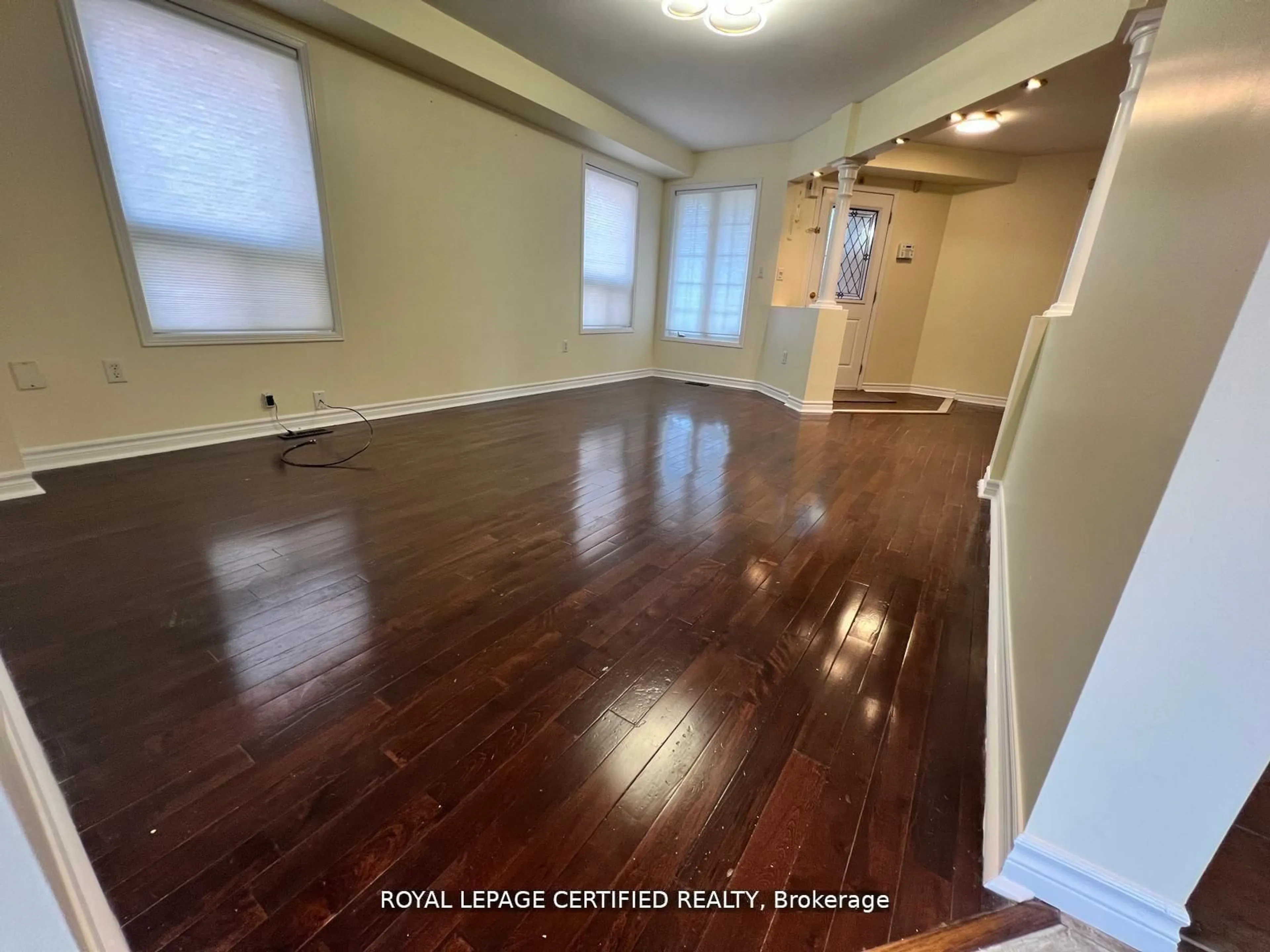 A pic of a room for 426 Orange Walk Cres, Mississauga Ontario L5R 0A8