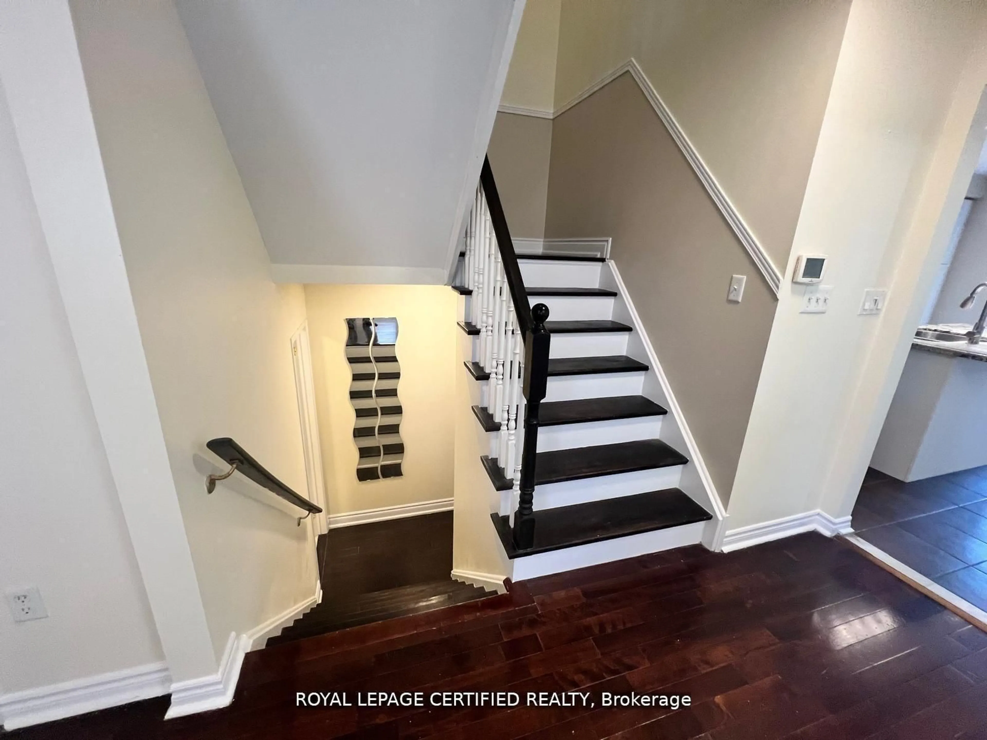Stairs for 426 Orange Walk Cres, Mississauga Ontario L5R 0A8