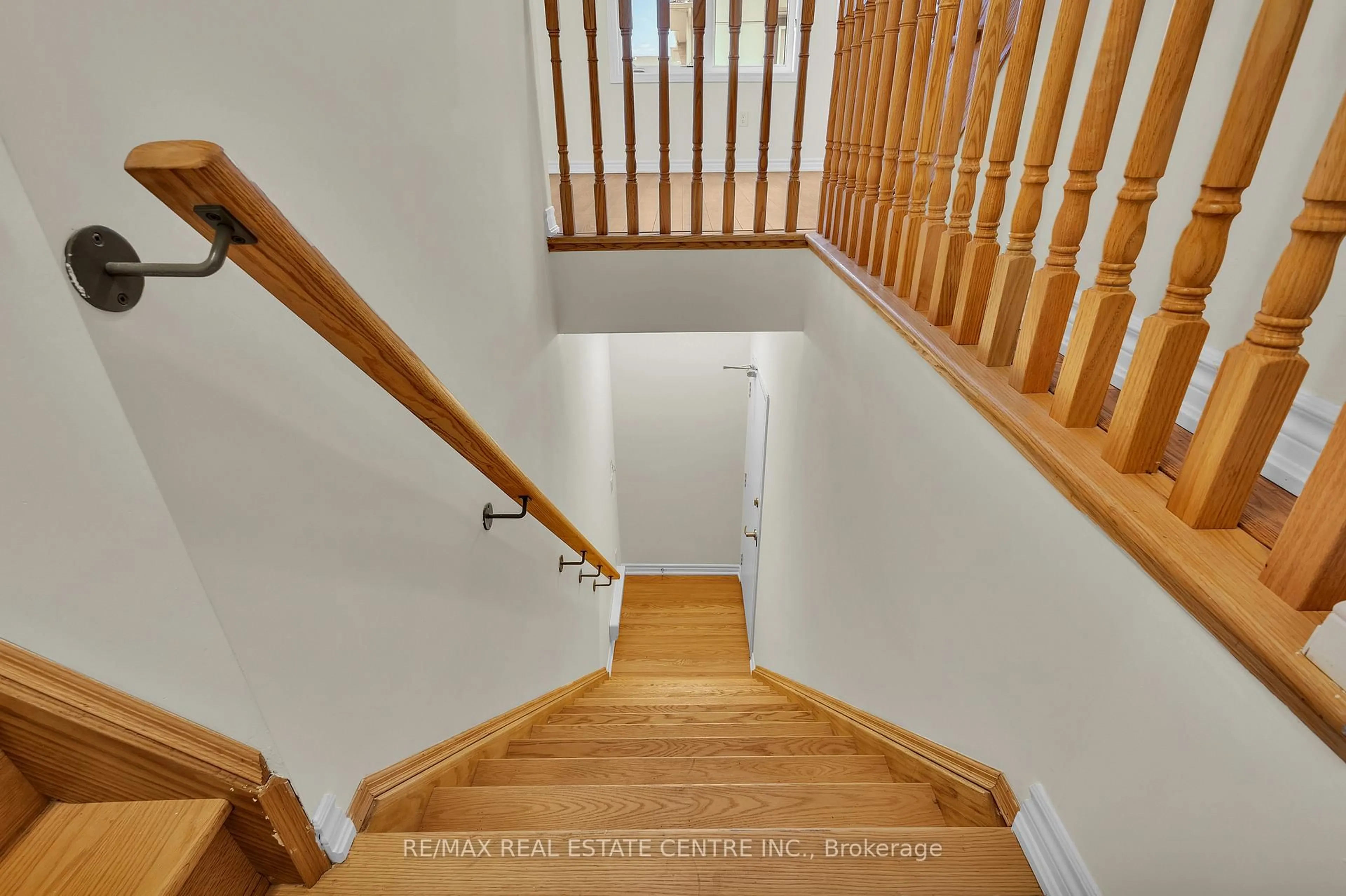 Stairs for 10 Halliford Pl #G-32 (312), Brampton Ontario L6P 0N5