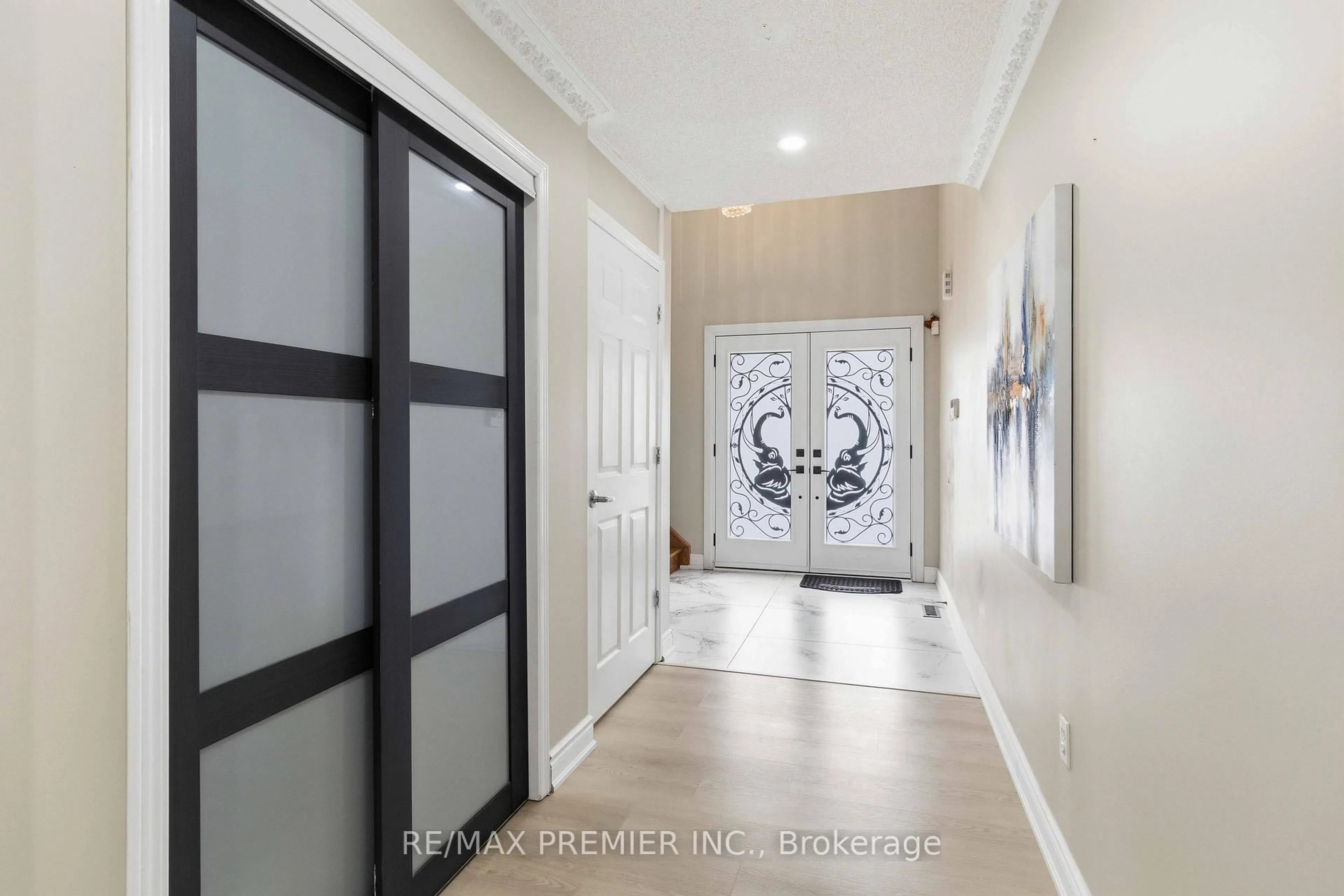 Indoor entryway for 18 Salonica Rd, Brampton Ontario L7A 3K9