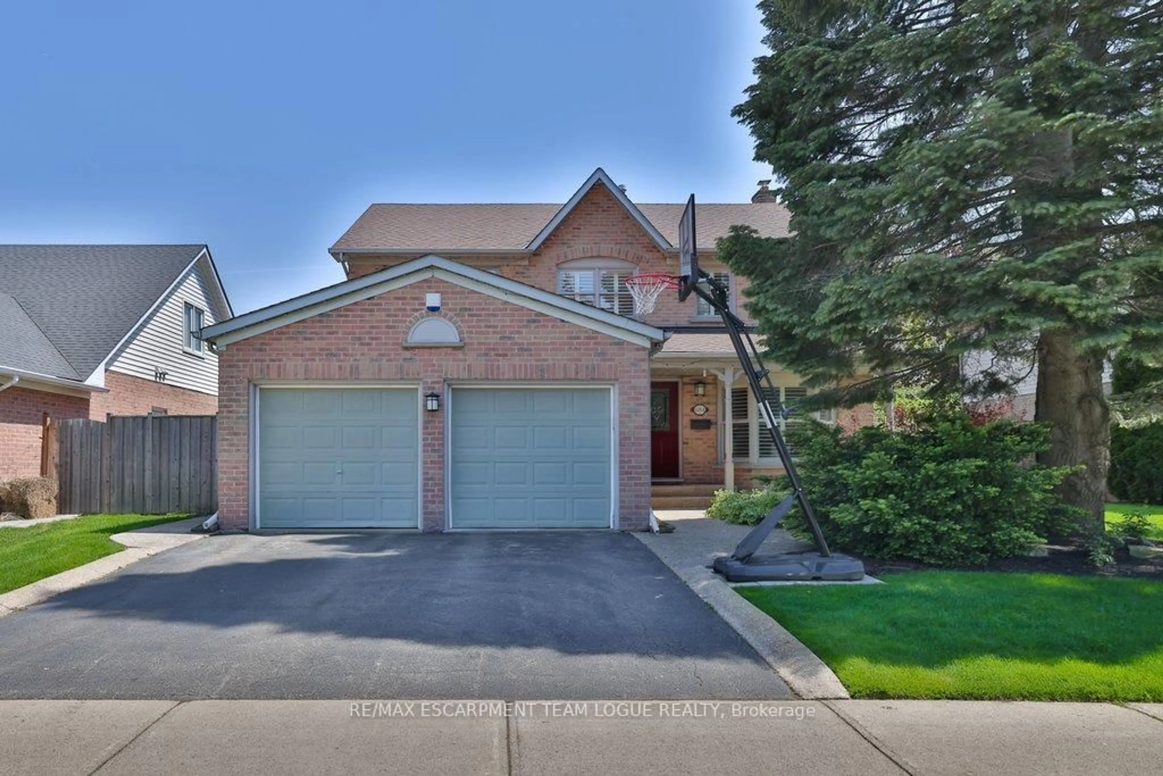 Home with brick exterior material, street for 4184 Millcroft Park Dr, Burlington Ontario L7M 3V3