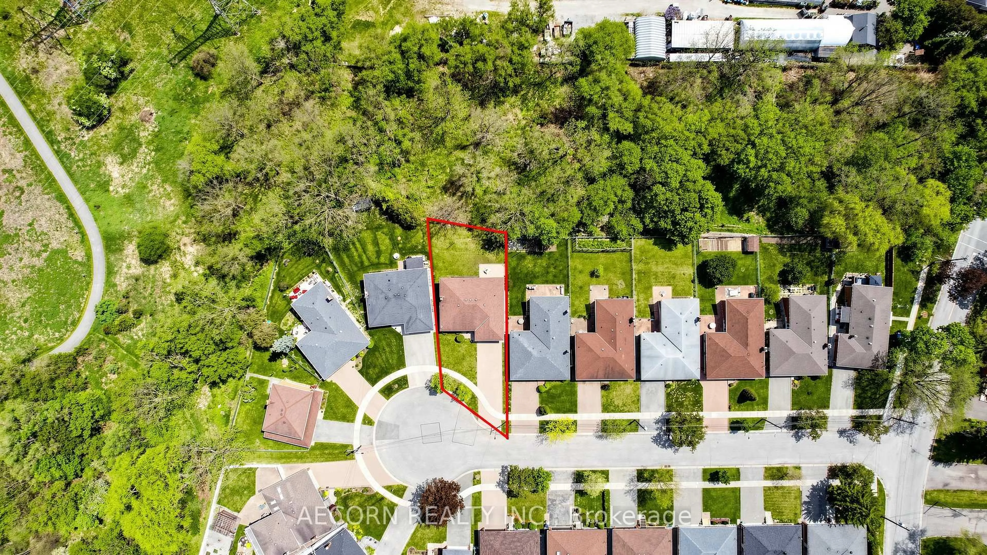 A pic from outside/outdoor area/front of a property/back of a property/a pic from drone, street for 15 Humberland Crt, Toronto Ontario M9V 1E3