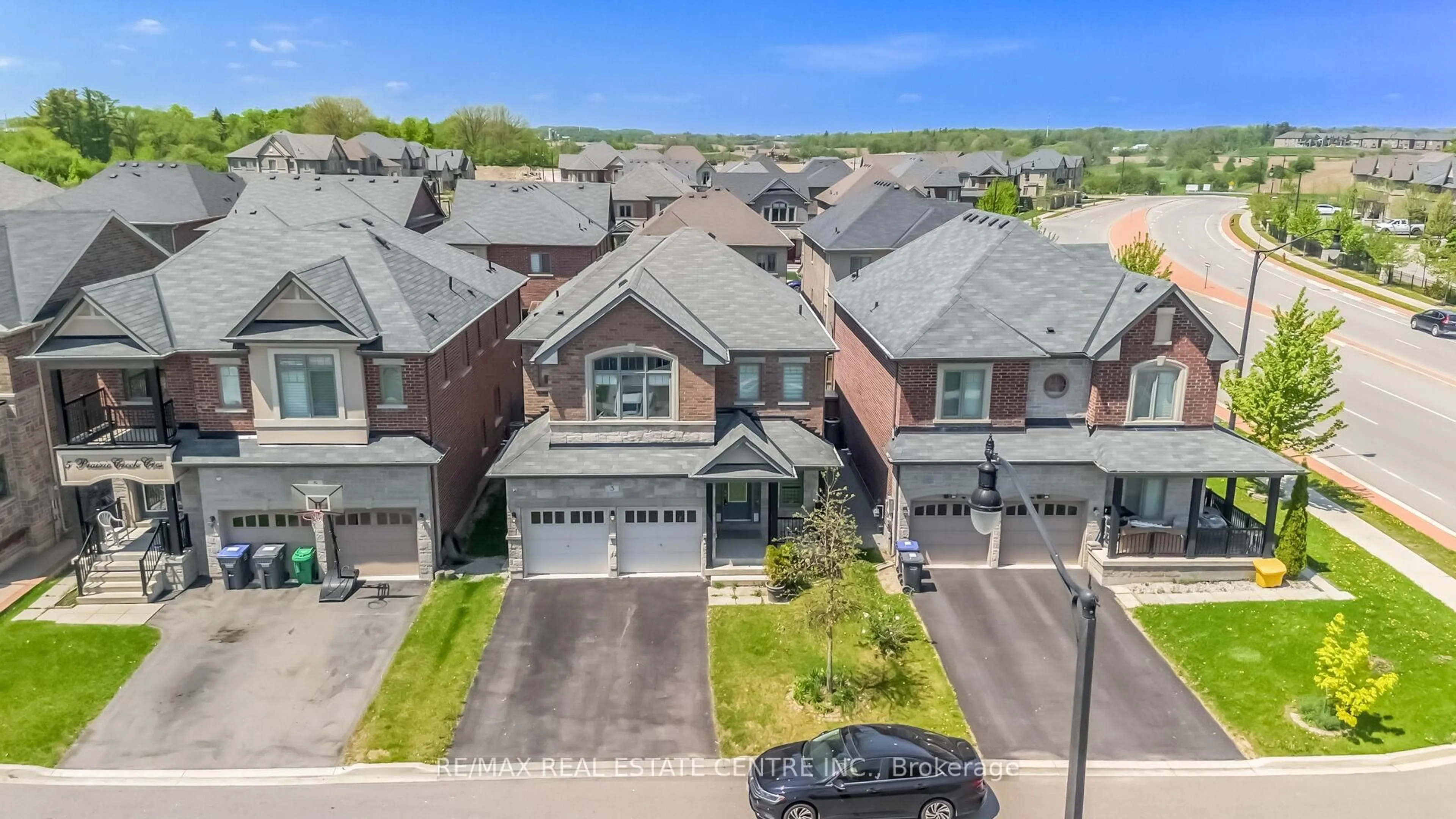 A pic from outside/outdoor area/front of a property/back of a property/a pic from drone, street for 3 Prairie Creek Cres, Brampton Ontario L6Y 6C9