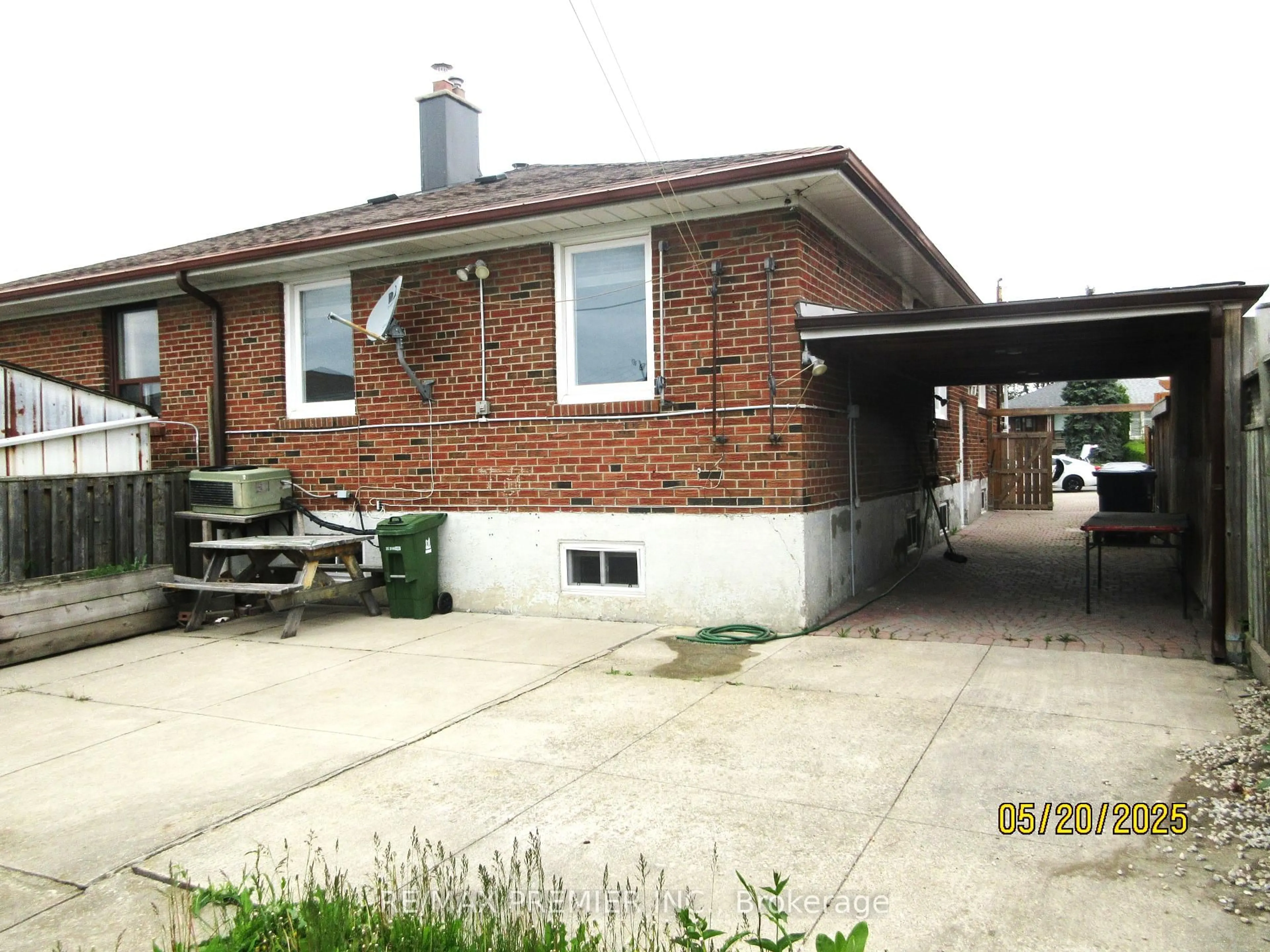 Patio, street for 100 Snowood Crt, Toronto Ontario M3N 1E8