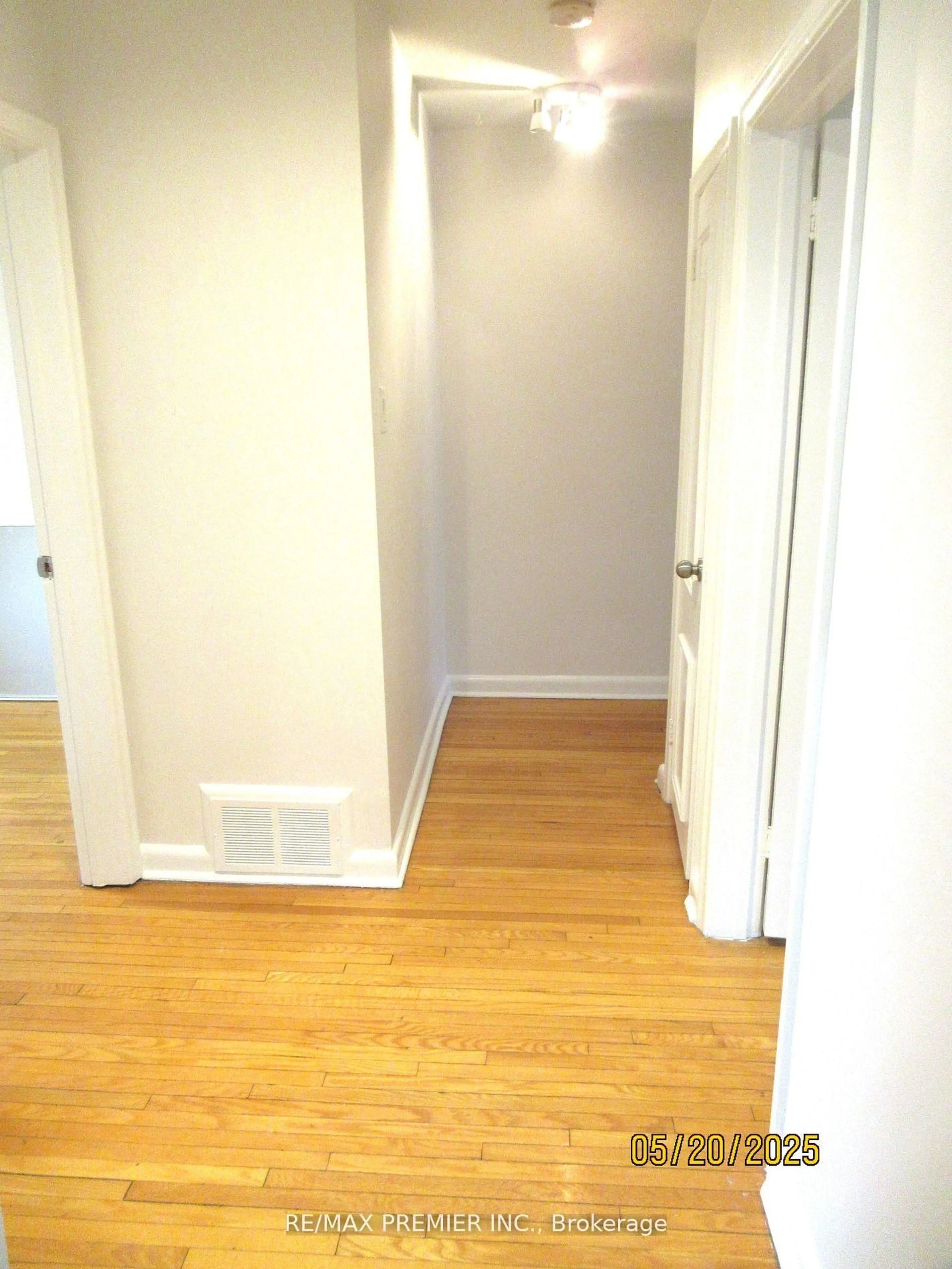 A pic of a room for 100 Snowood Crt, Toronto Ontario M3N 1E8