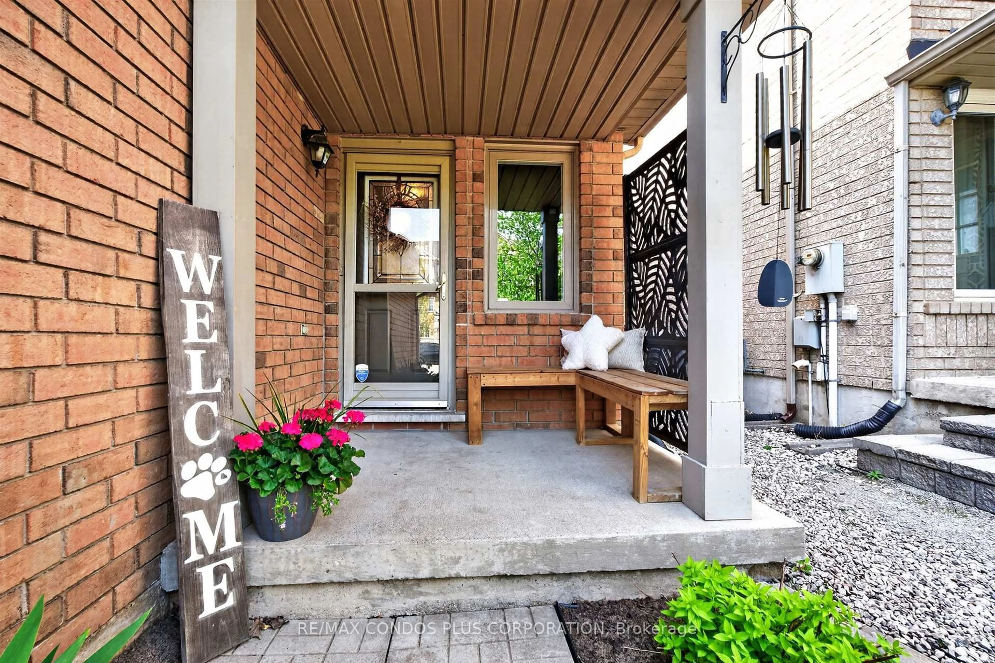 Indoor entryway for 3353 Wild Cherry Lane, Mississauga Ontario L5N 7N7