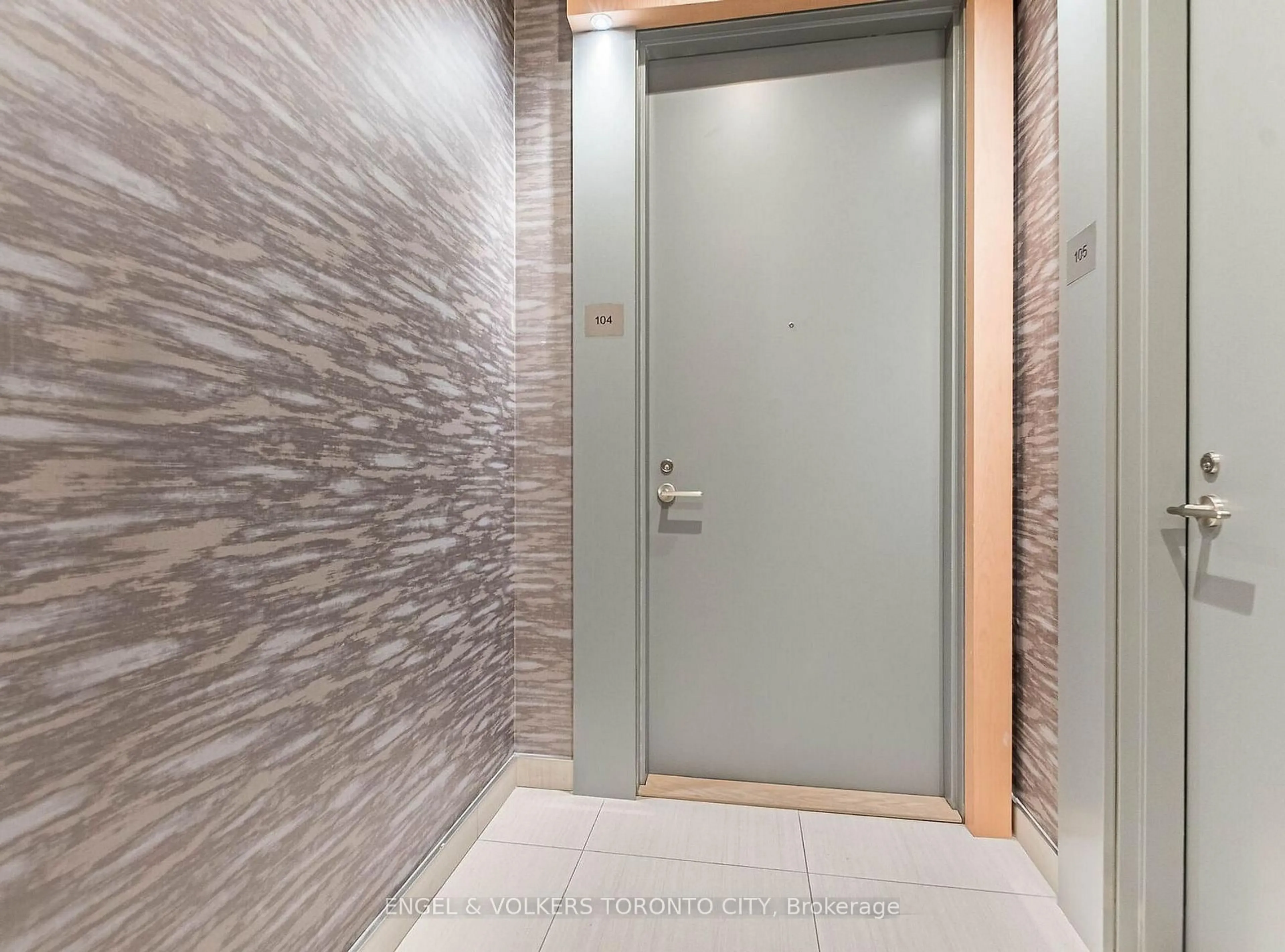 Indoor foyer for 70 Annie Craig Dr #TH104, Toronto Ontario M8V 0C4