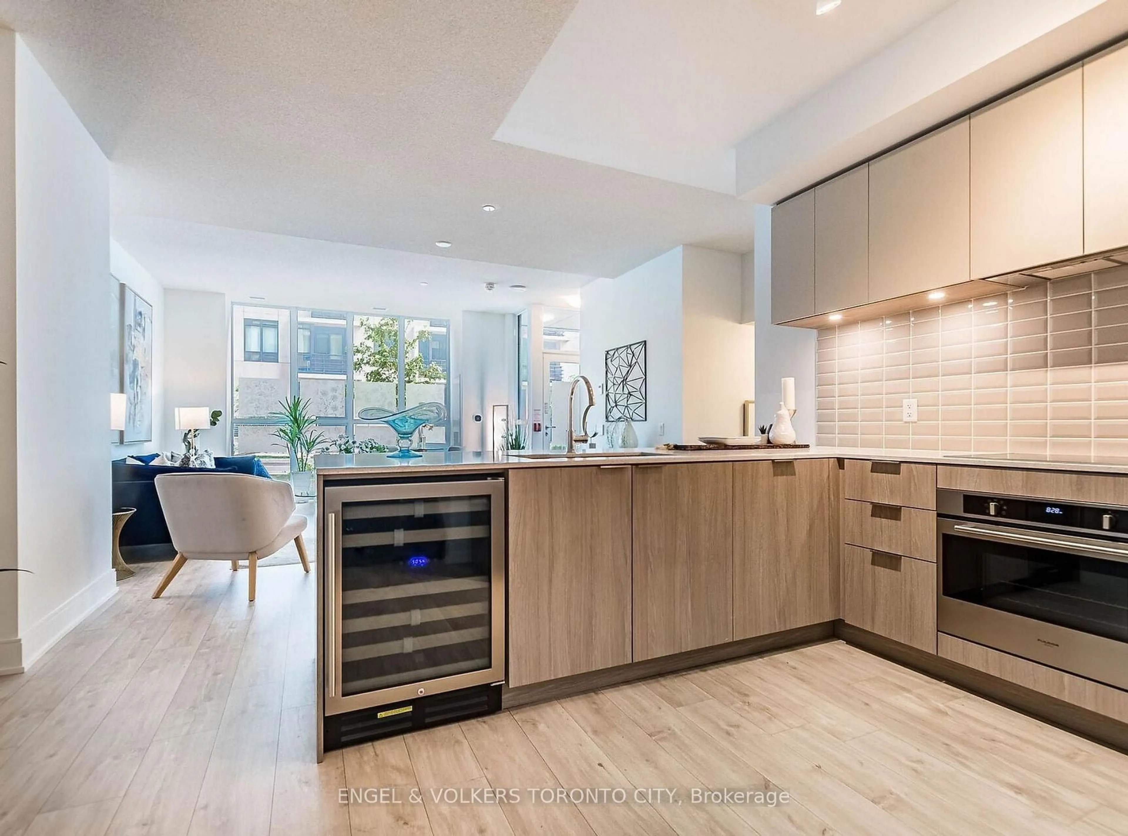 Contemporary kitchen, unknown for 70 Annie Craig Dr #TH104, Toronto Ontario M8V 0C4