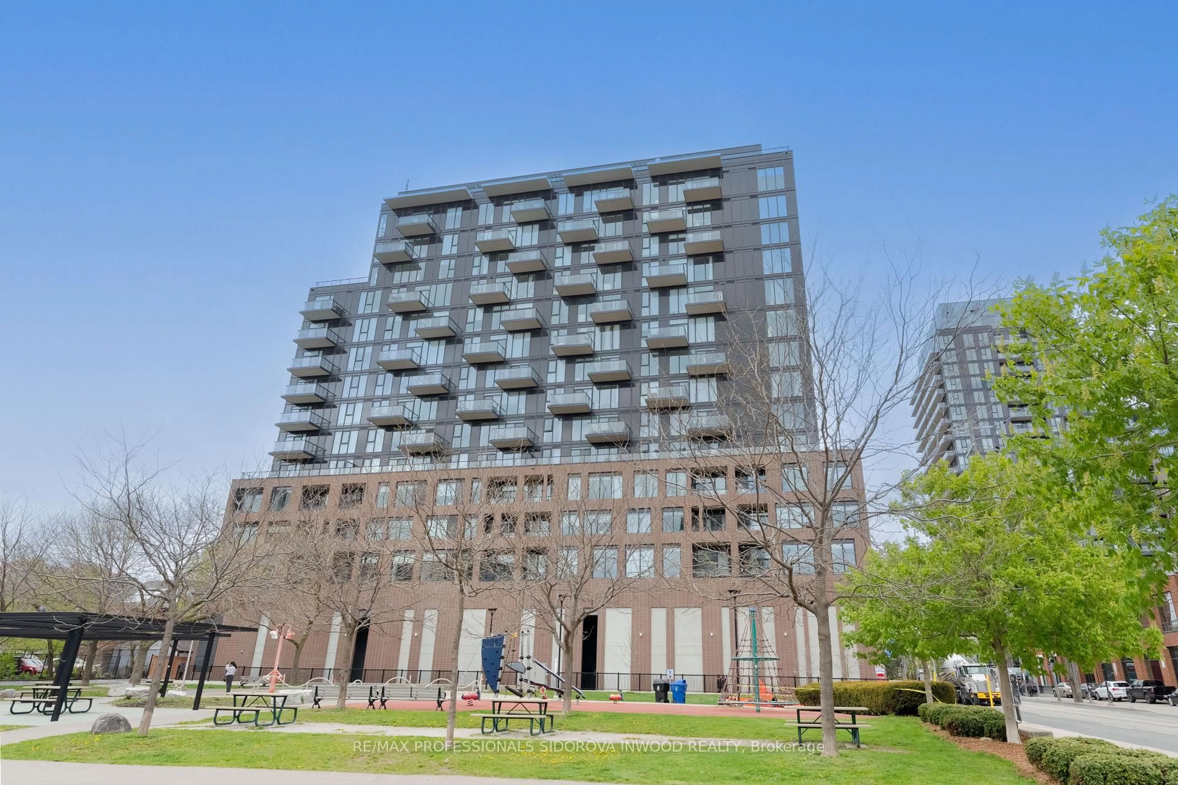 Patio, building for 270 Dufferin St #515, Toronto Ontario M6K 0H8