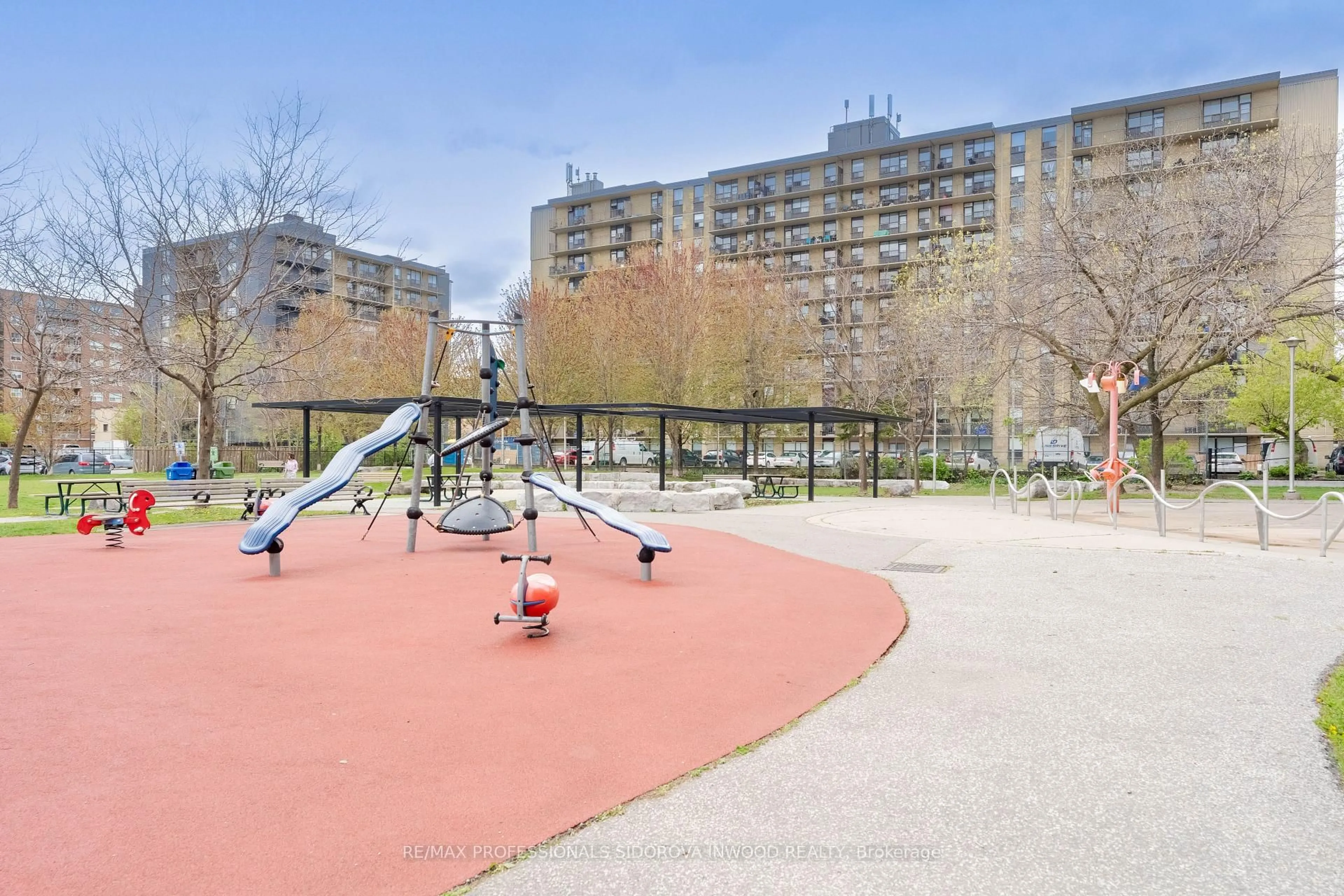 Patio, street for 270 Dufferin St #515, Toronto Ontario M6K 0H8