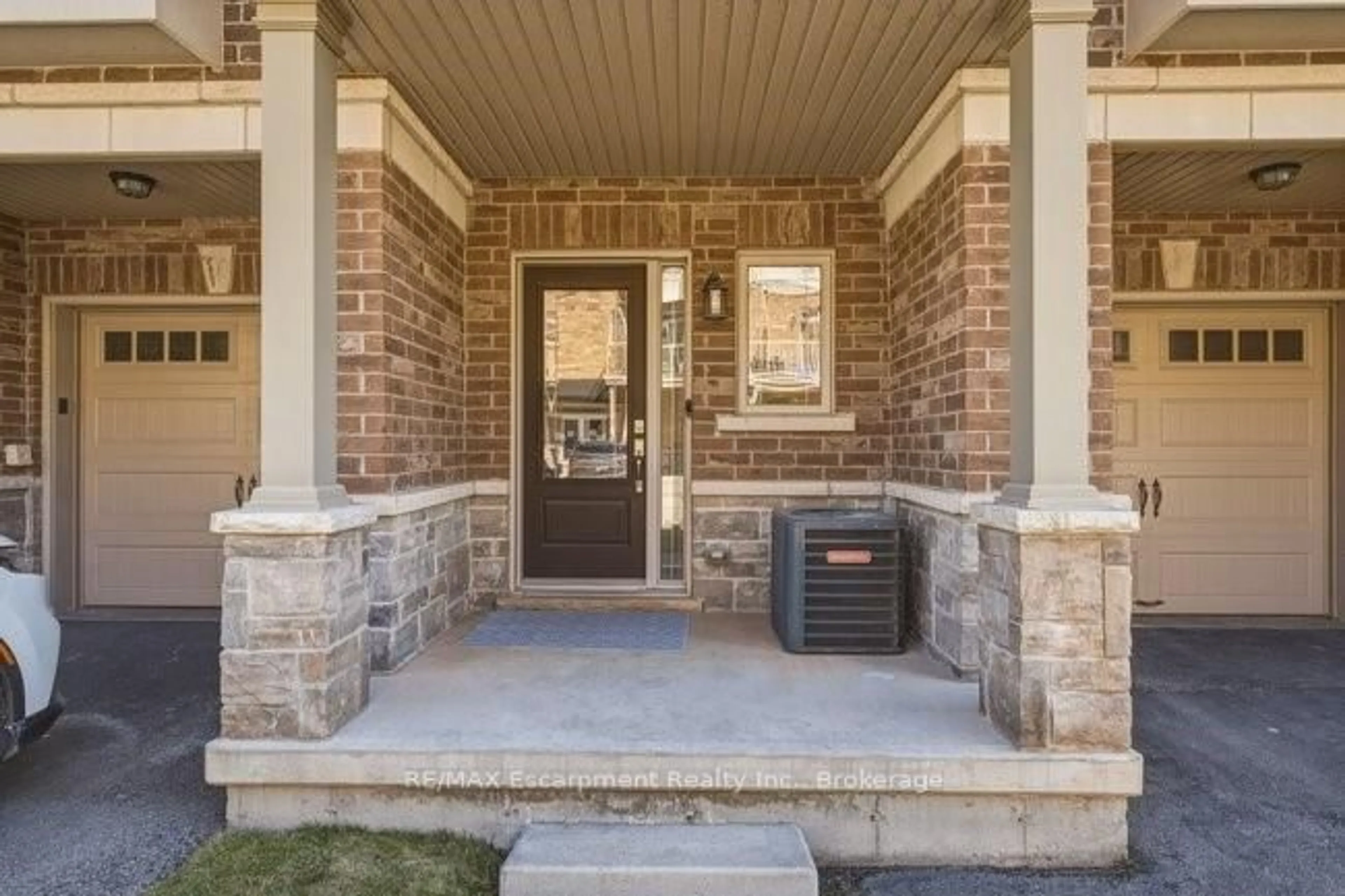 Indoor entryway for 4128 Palermo Common, Burlington Ontario L7L 0G7