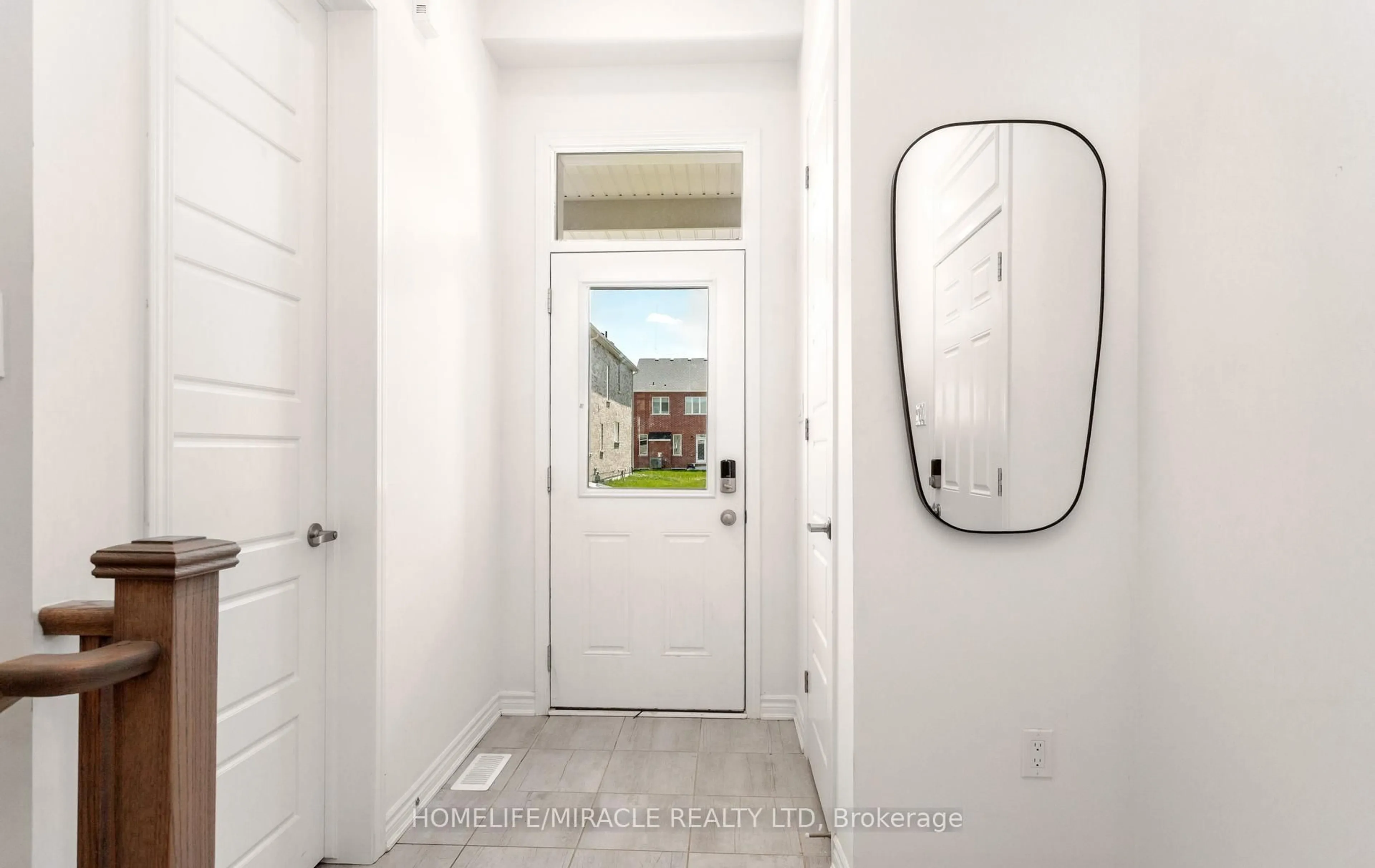 Indoor entryway for 309 Starflower Pl, Milton Ontario L9E 1Y3