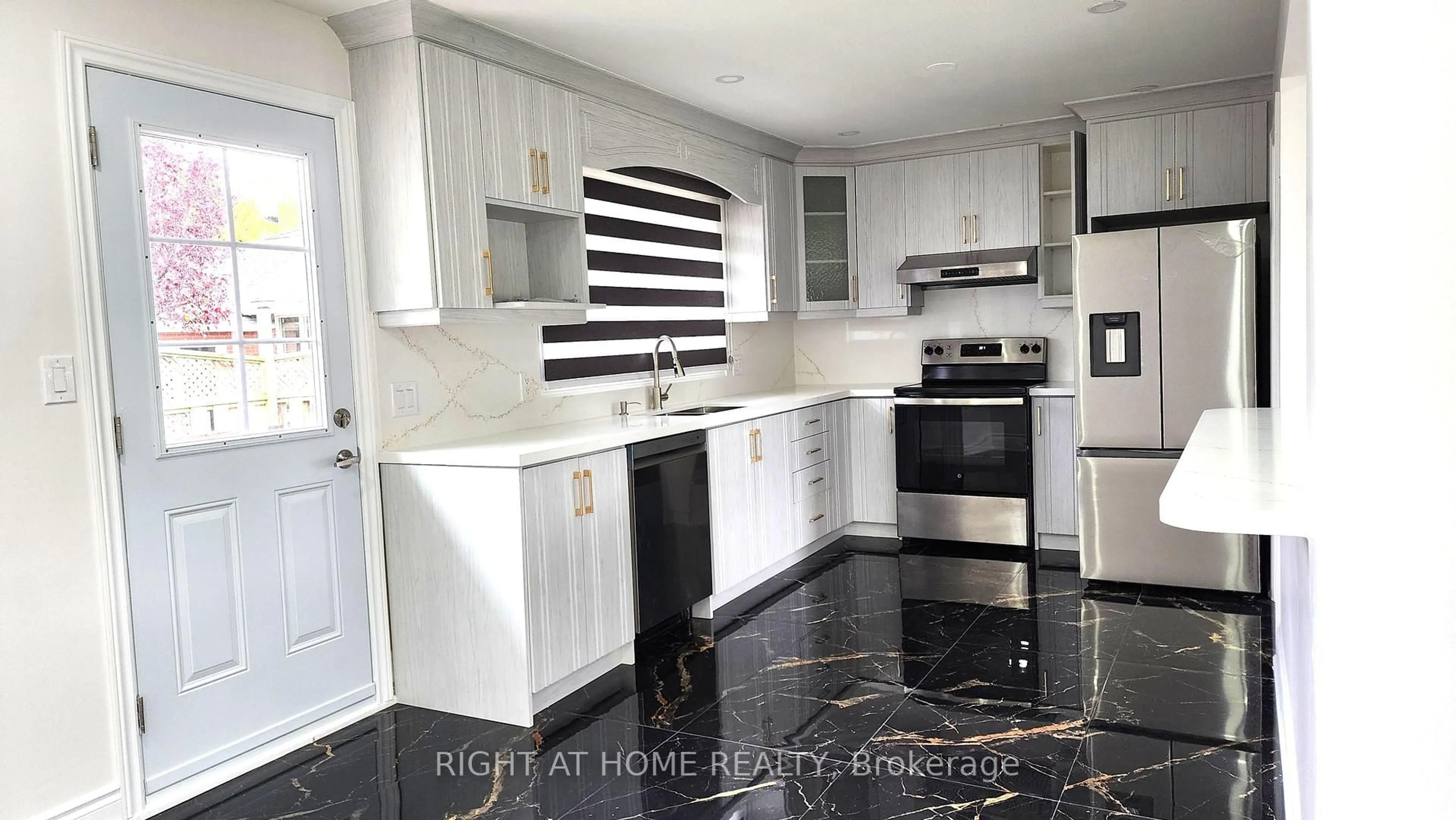 Open concept kitchen, ceramic/tile floor for 5154 New St, Burlington Ontario L7L 1V4
