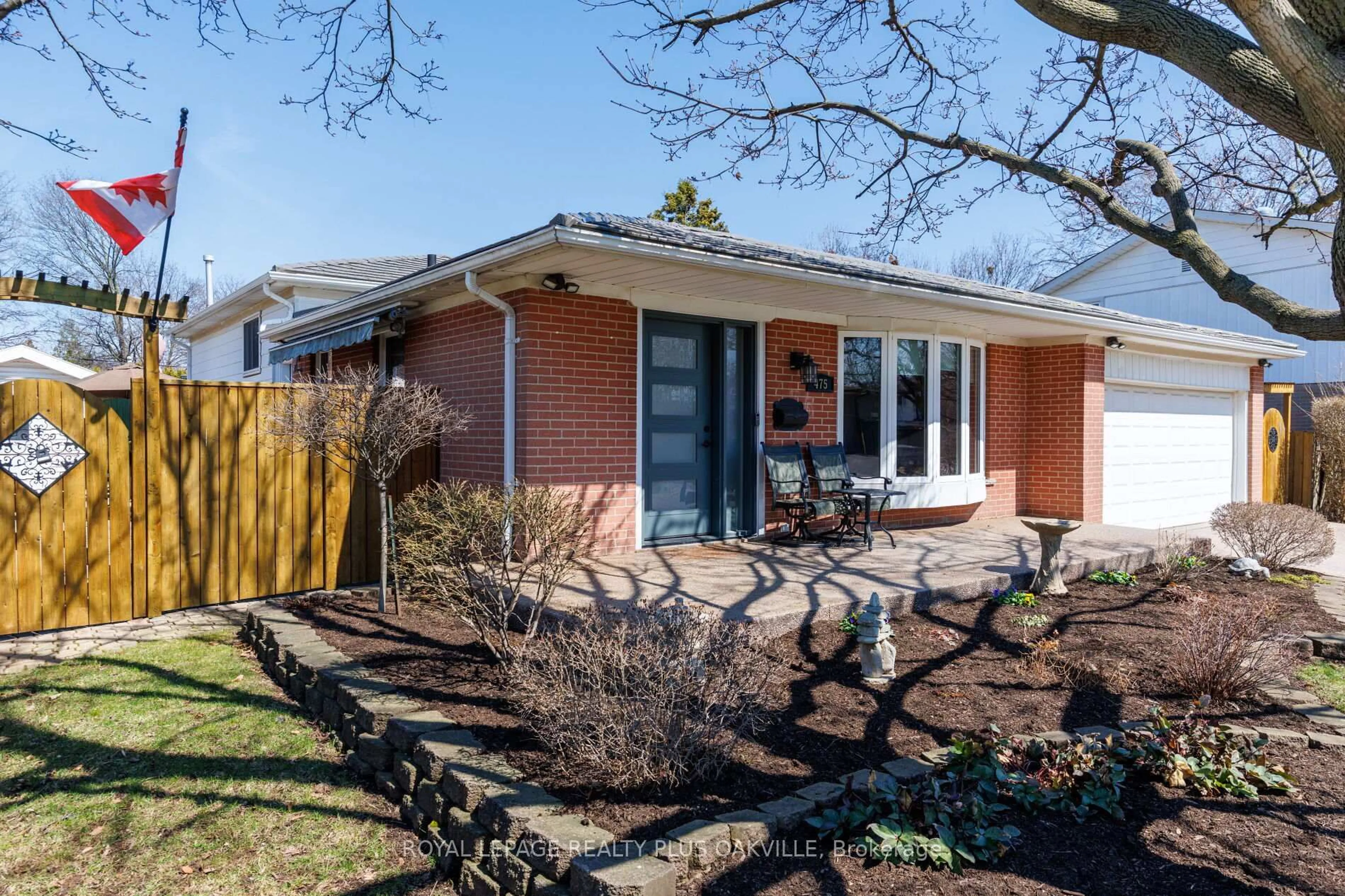 Home with brick exterior material, street for 475 Sunset Dr, Oakville Ontario L6L 3N3