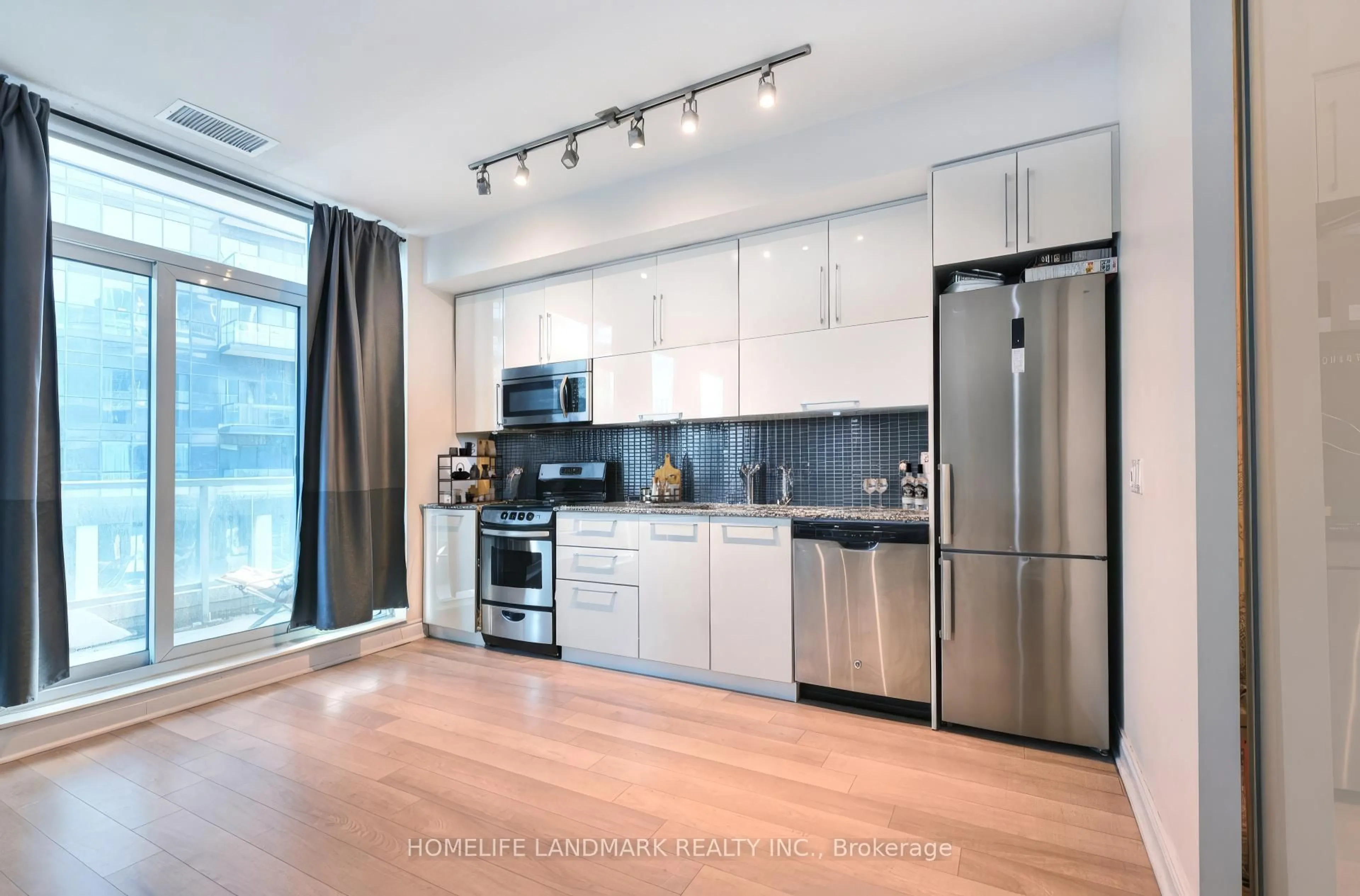Open concept kitchen, wood/laminate floor for 80 Marine Parade Dr #227, Toronto Ontario M8V 0A3