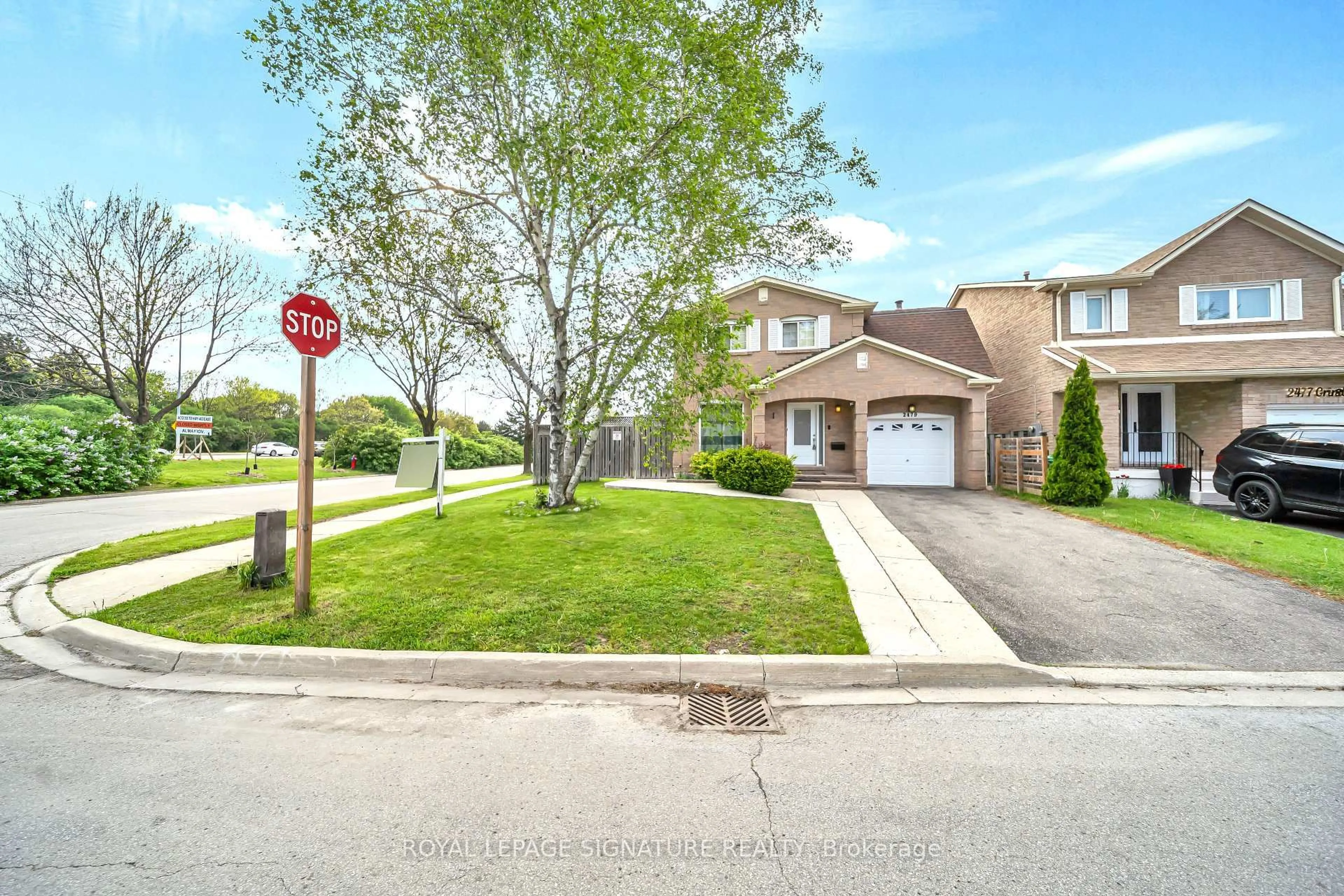 A pic from outside/outdoor area/front of a property/back of a property/a pic from drone, street for 2479 Grindstone Crt, Mississauga Ontario L5L 3K8
