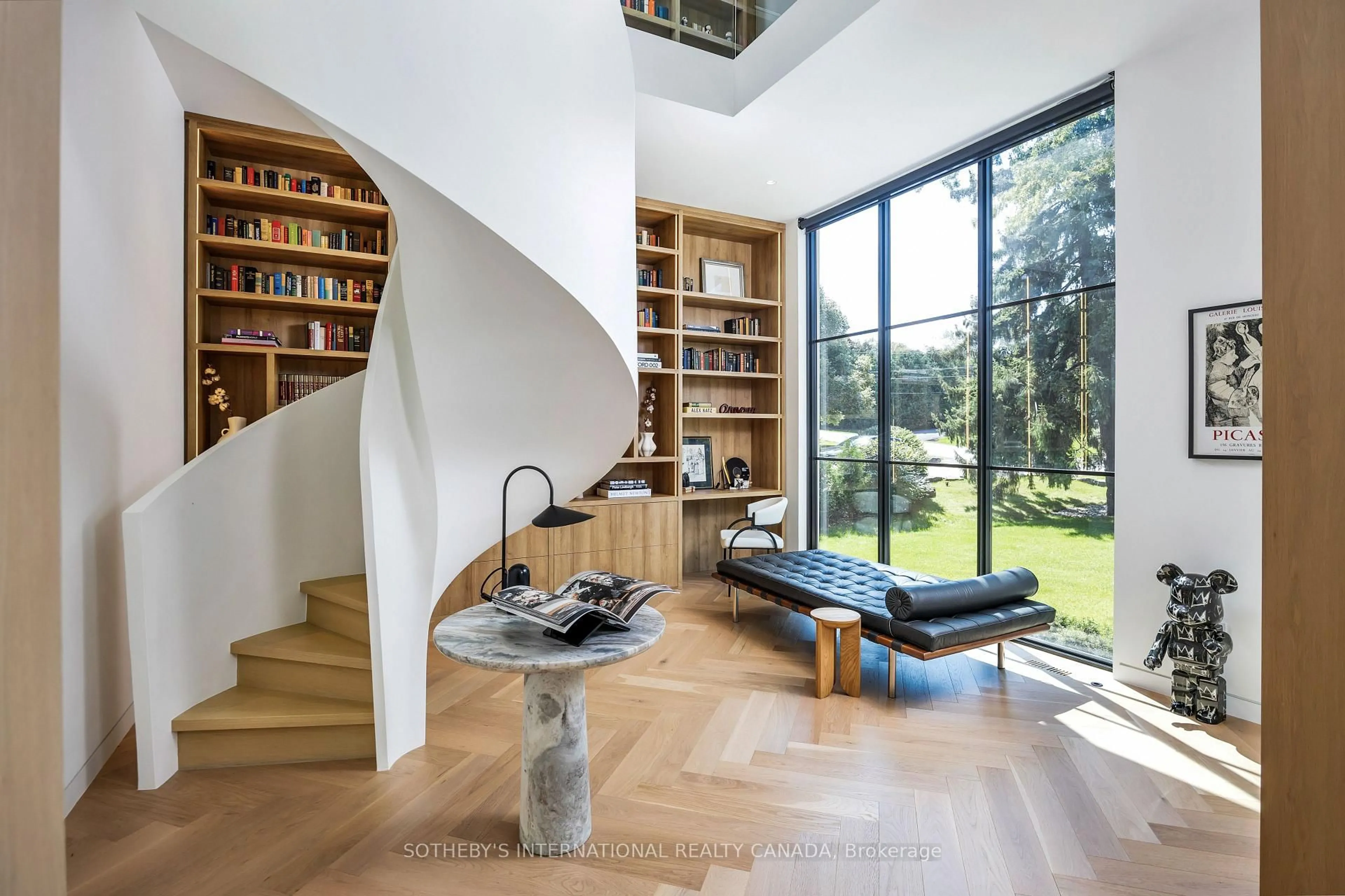 Indoor foyer for 7 Appleby Crt, Toronto Ontario M9B 5A1