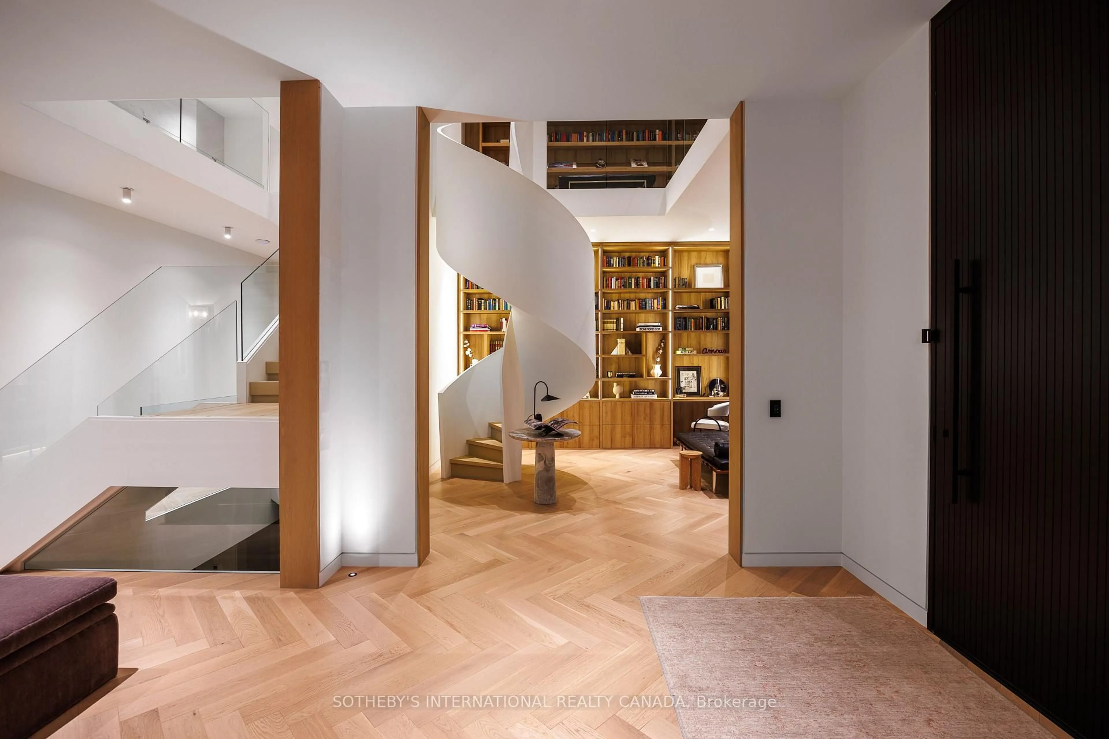 Indoor foyer for 7 Appleby Crt, Toronto Ontario M9B 5A1