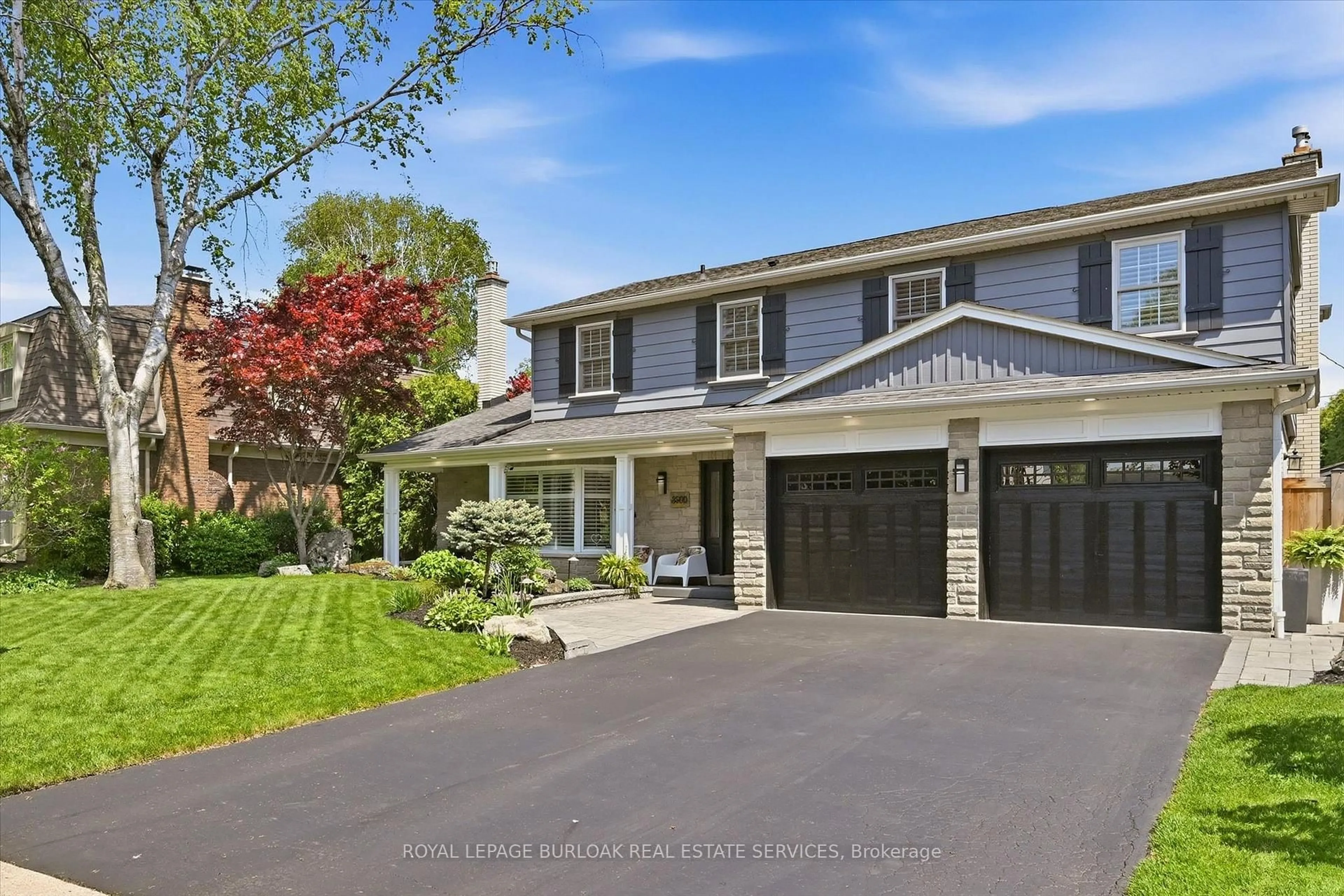 Home with vinyl exterior material, street for 3500 Regal Rd, Burlington Ontario L7N 1M3
