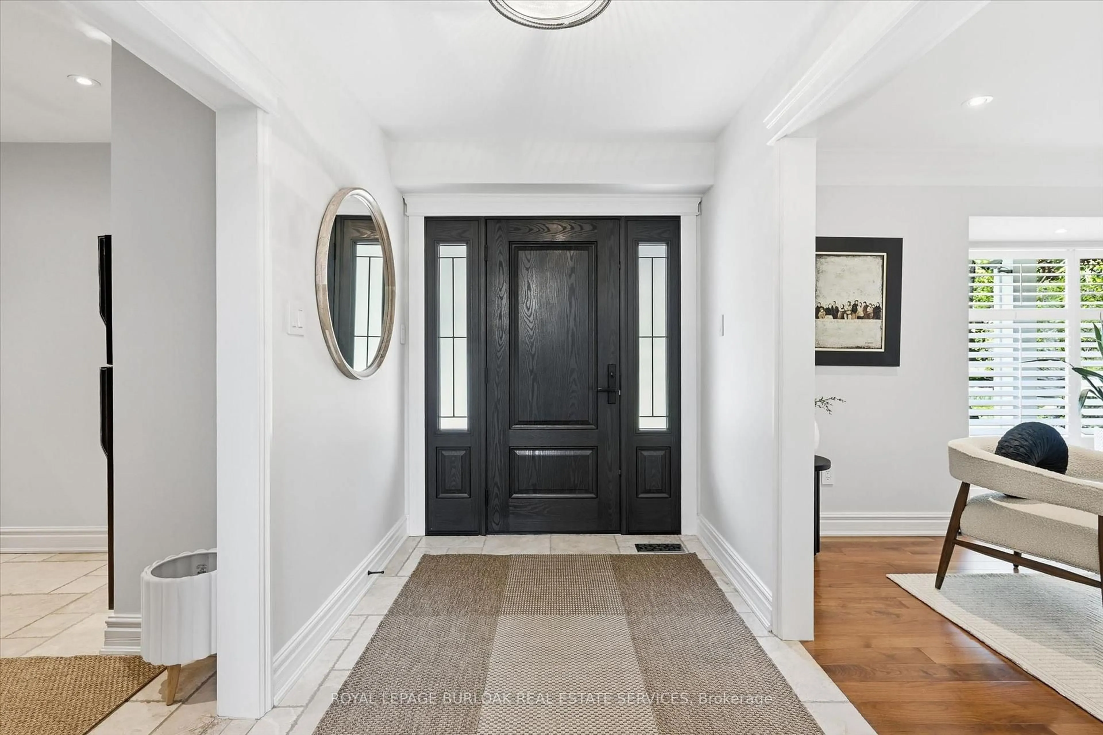 Indoor entryway for 3500 Regal Rd, Burlington Ontario L7N 1M3