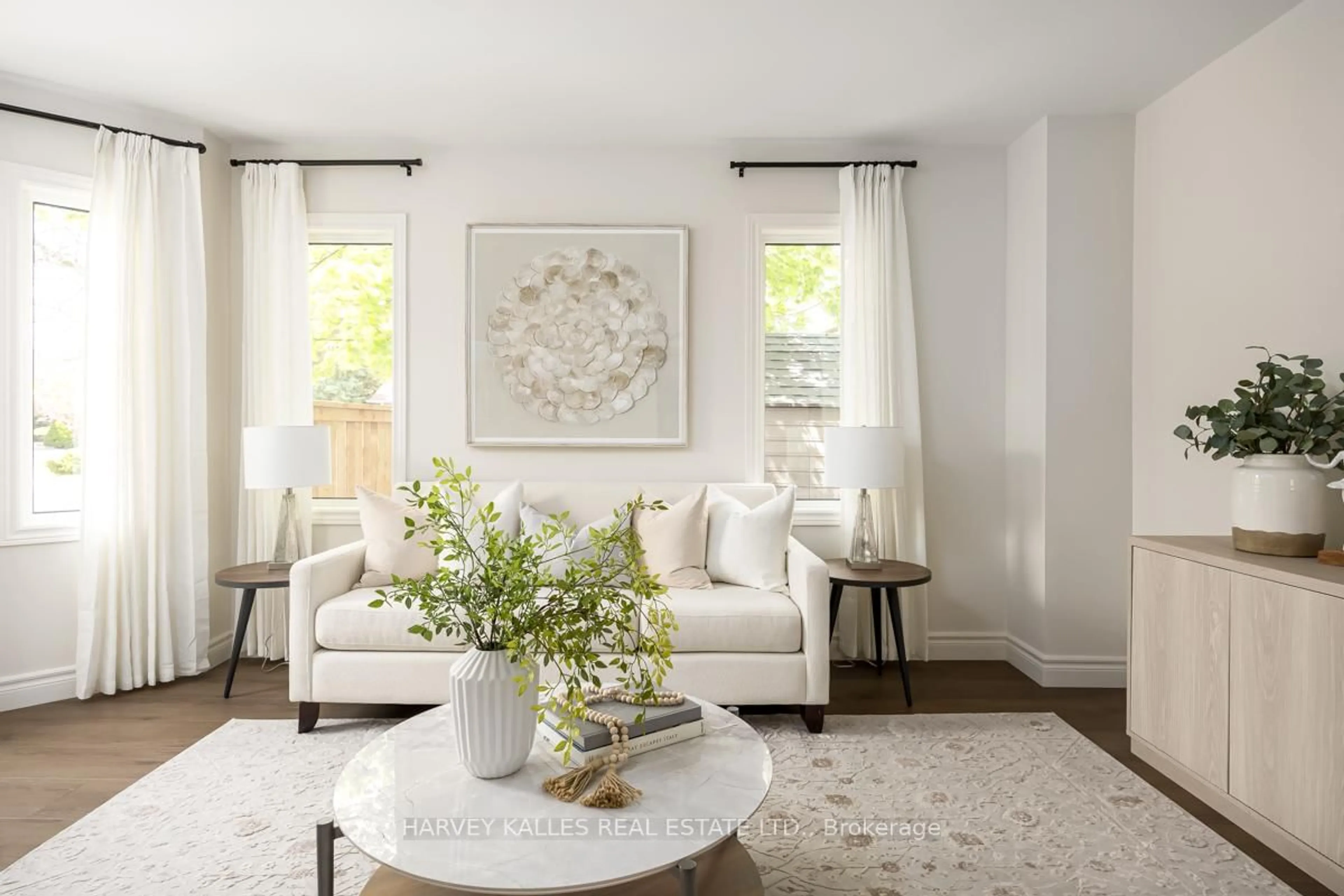 Living room with furniture, unknown for 4471 Romfield Cres, Mississauga Ontario L5M 4L1