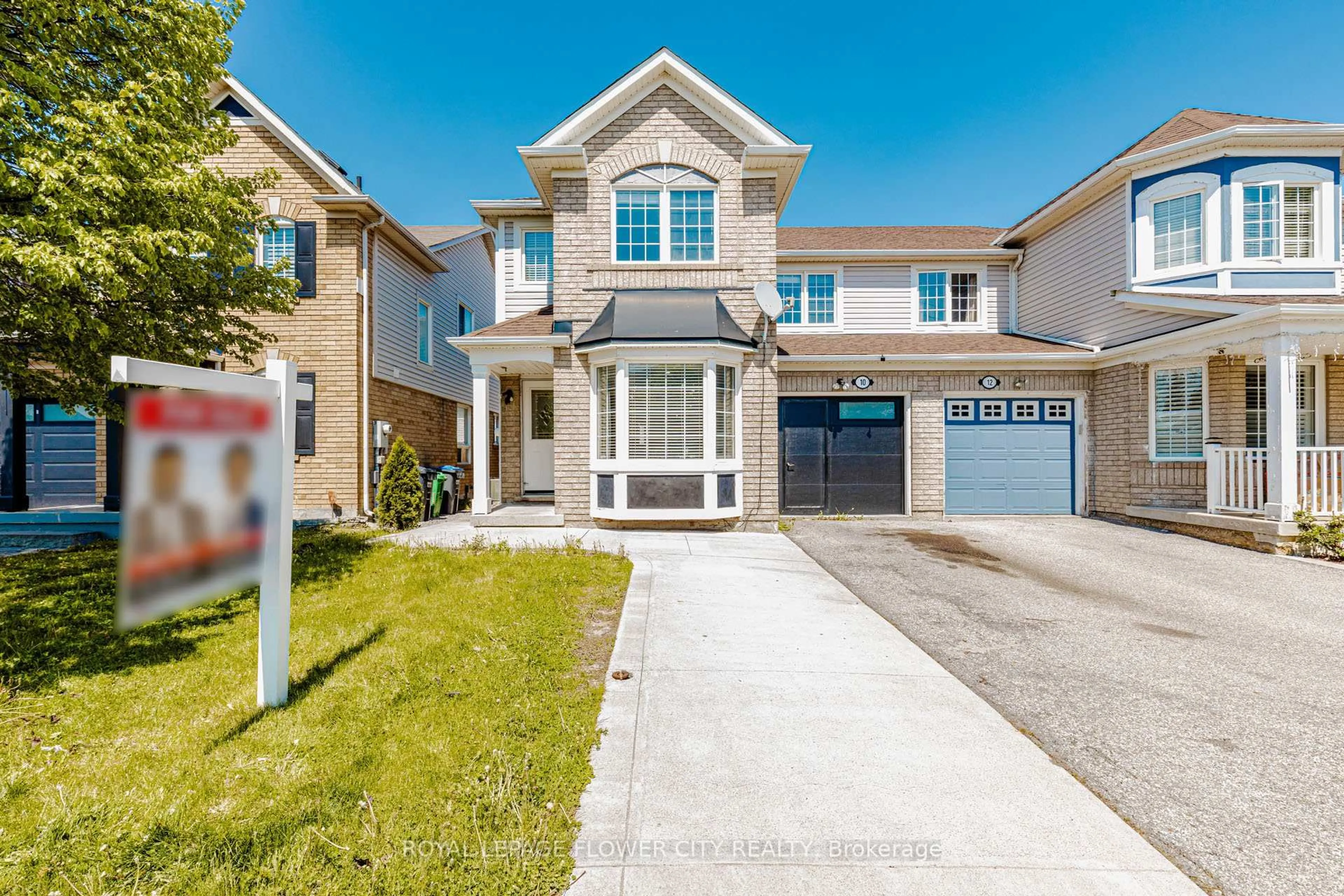 Home with vinyl exterior material, street for 10 Vista Green Cres, Brampton Ontario L7A 2S3