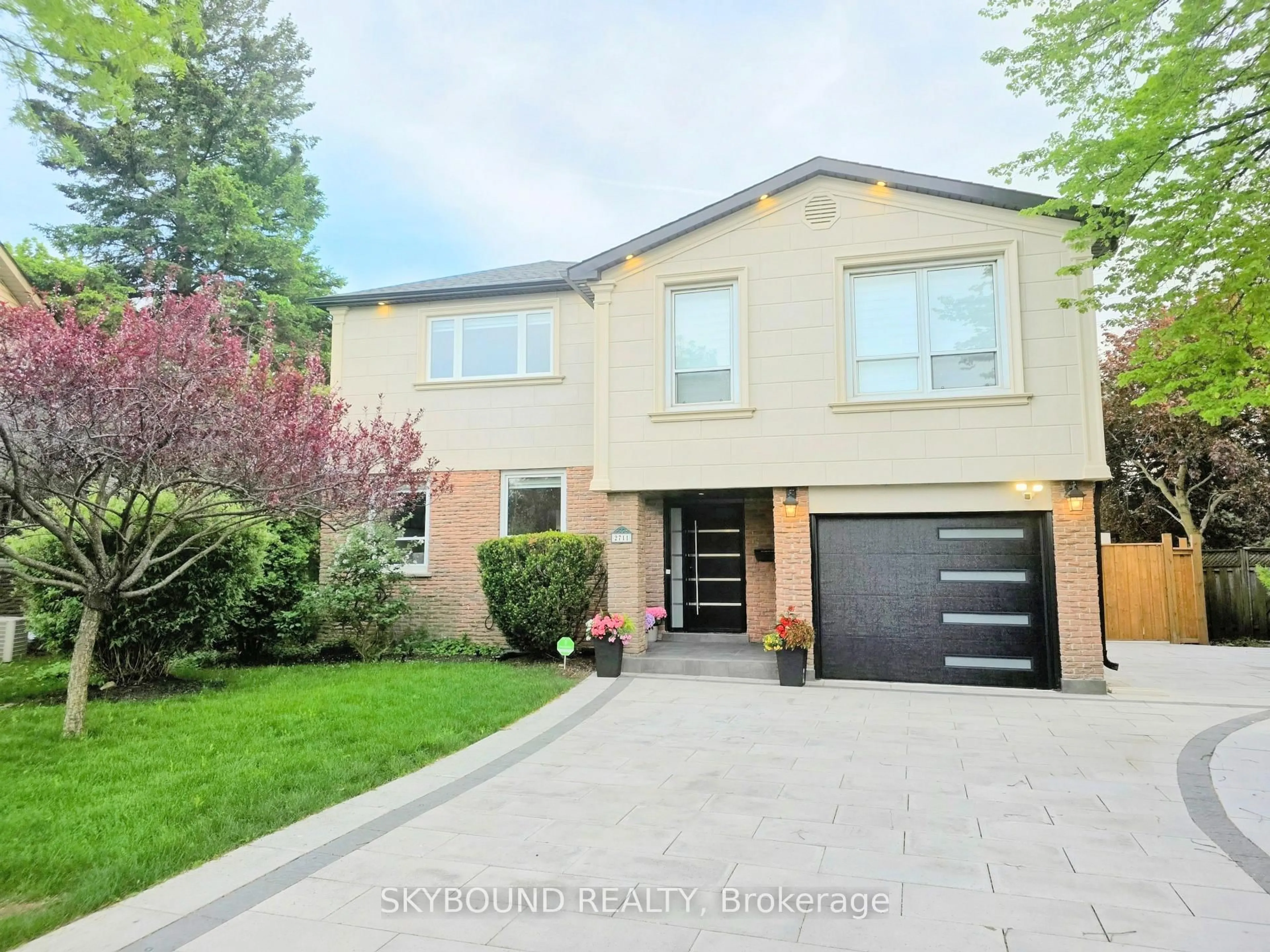 Home with brick exterior material, street for 2711 Spruce Needle Crt, Mississauga Ontario L5L 1N2