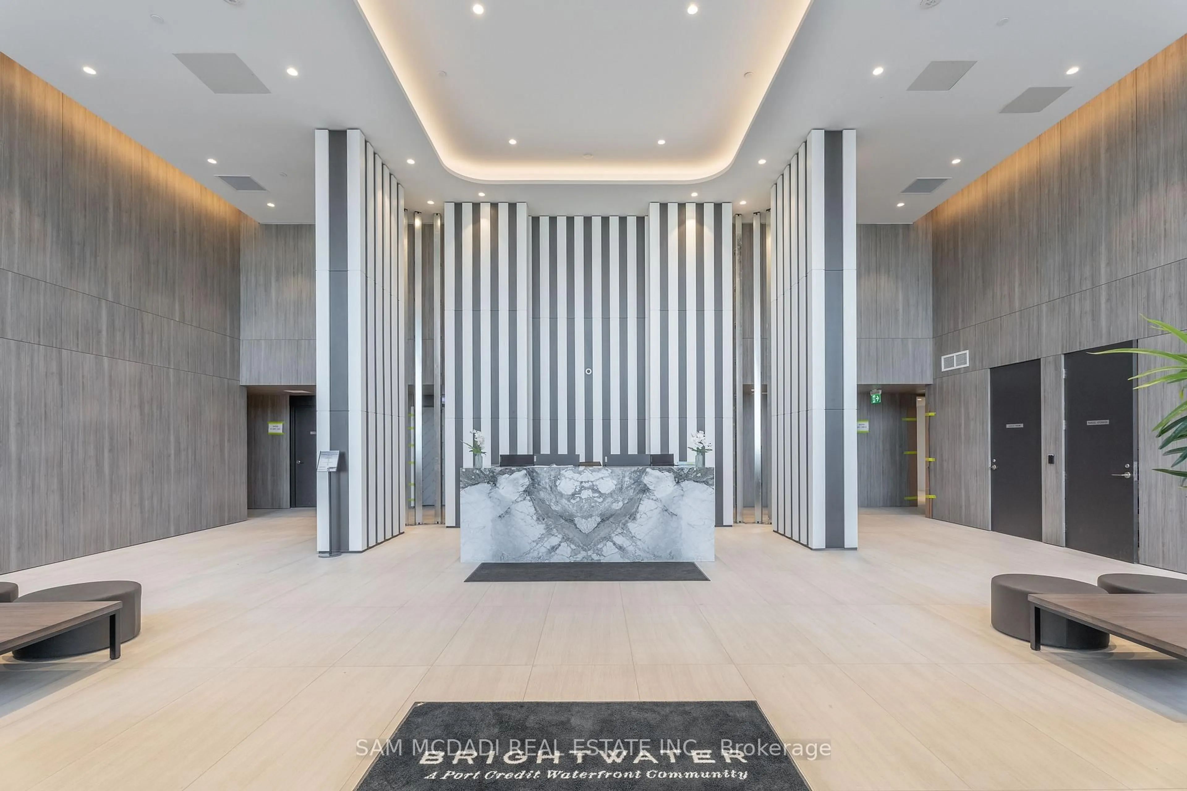 Indoor foyer for 220 Missinnihe Way #912, Mississauga Ontario L5H 0A9
