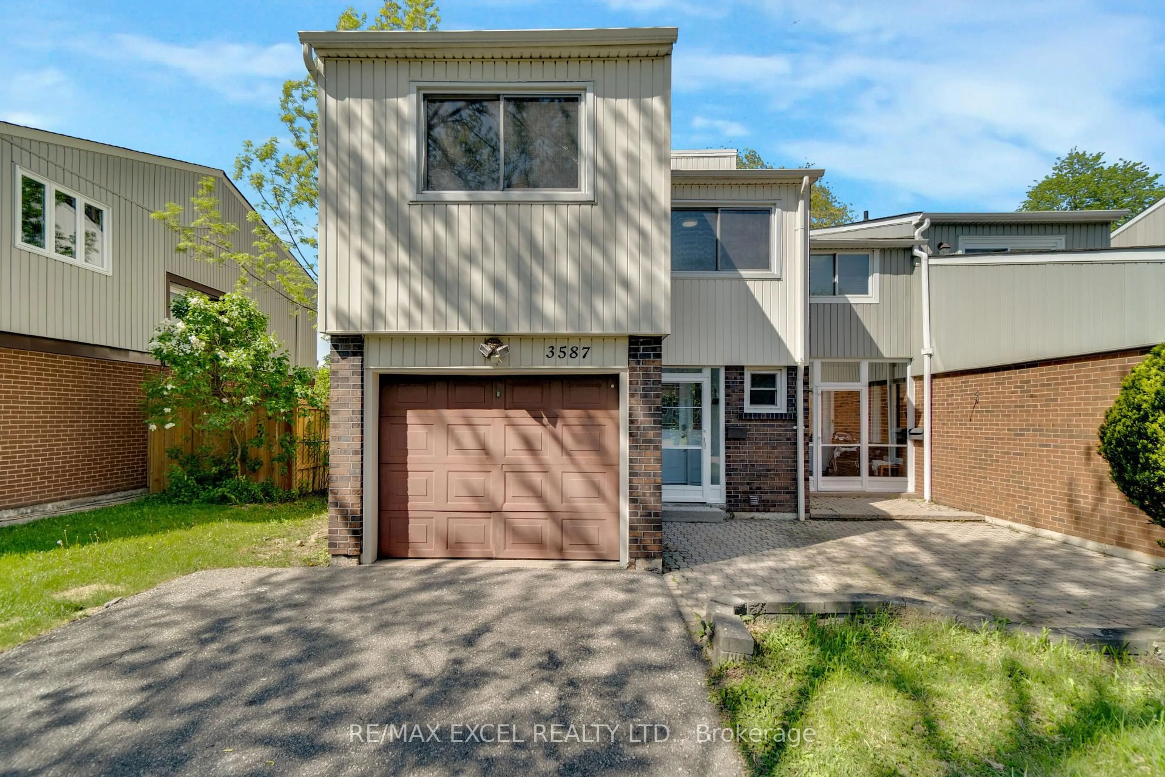Home with brick exterior material, street for 3587 Ash Row Cres, Mississauga Ontario L5L 1K3