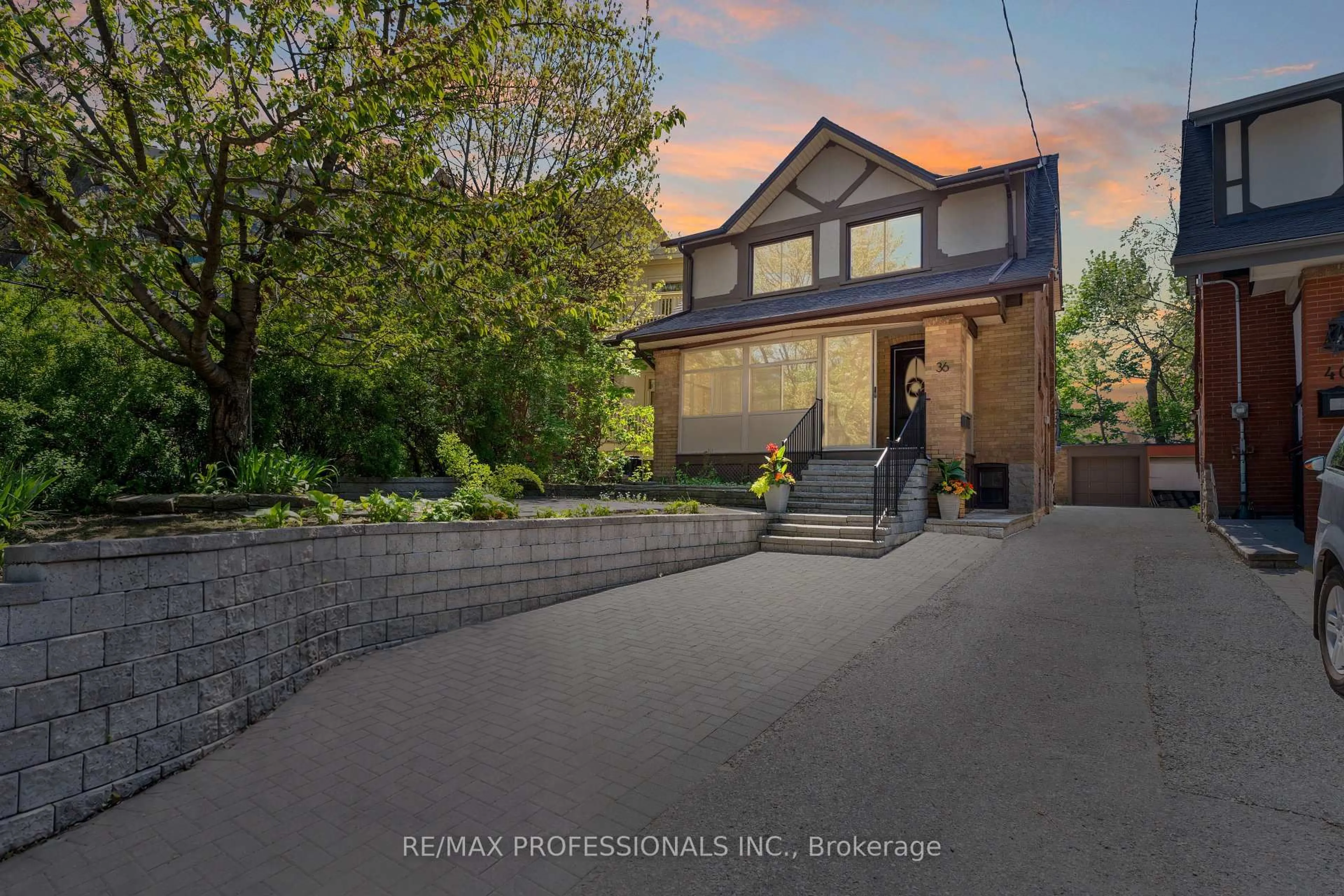 A pic from outside/outdoor area/front of a property/back of a property/a pic from drone, street for 36 Gothic Ave, Toronto Ontario M6P 2V9