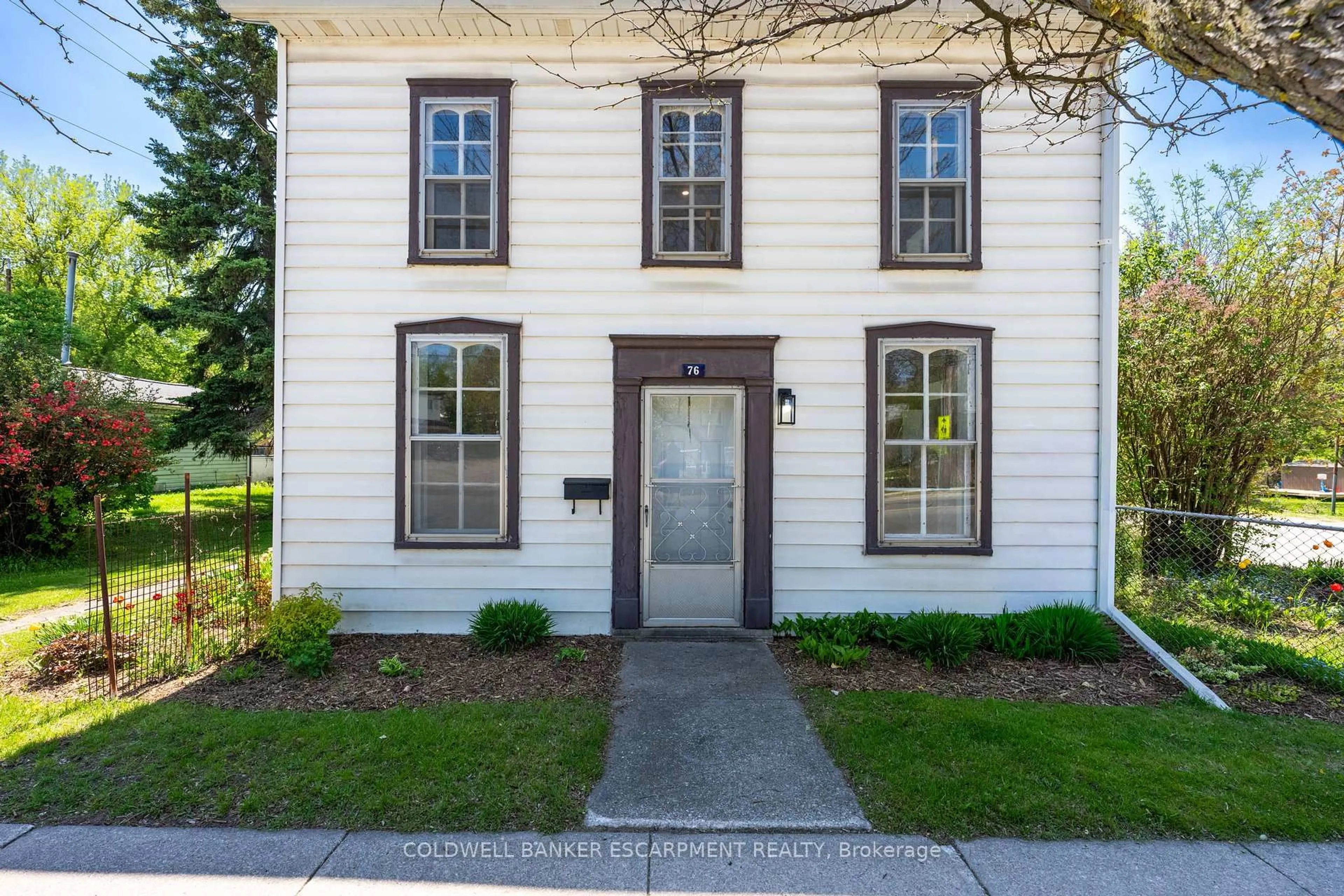 Home with vinyl exterior material, street for 76 Main St, Halton Hills Ontario L7J 1W2