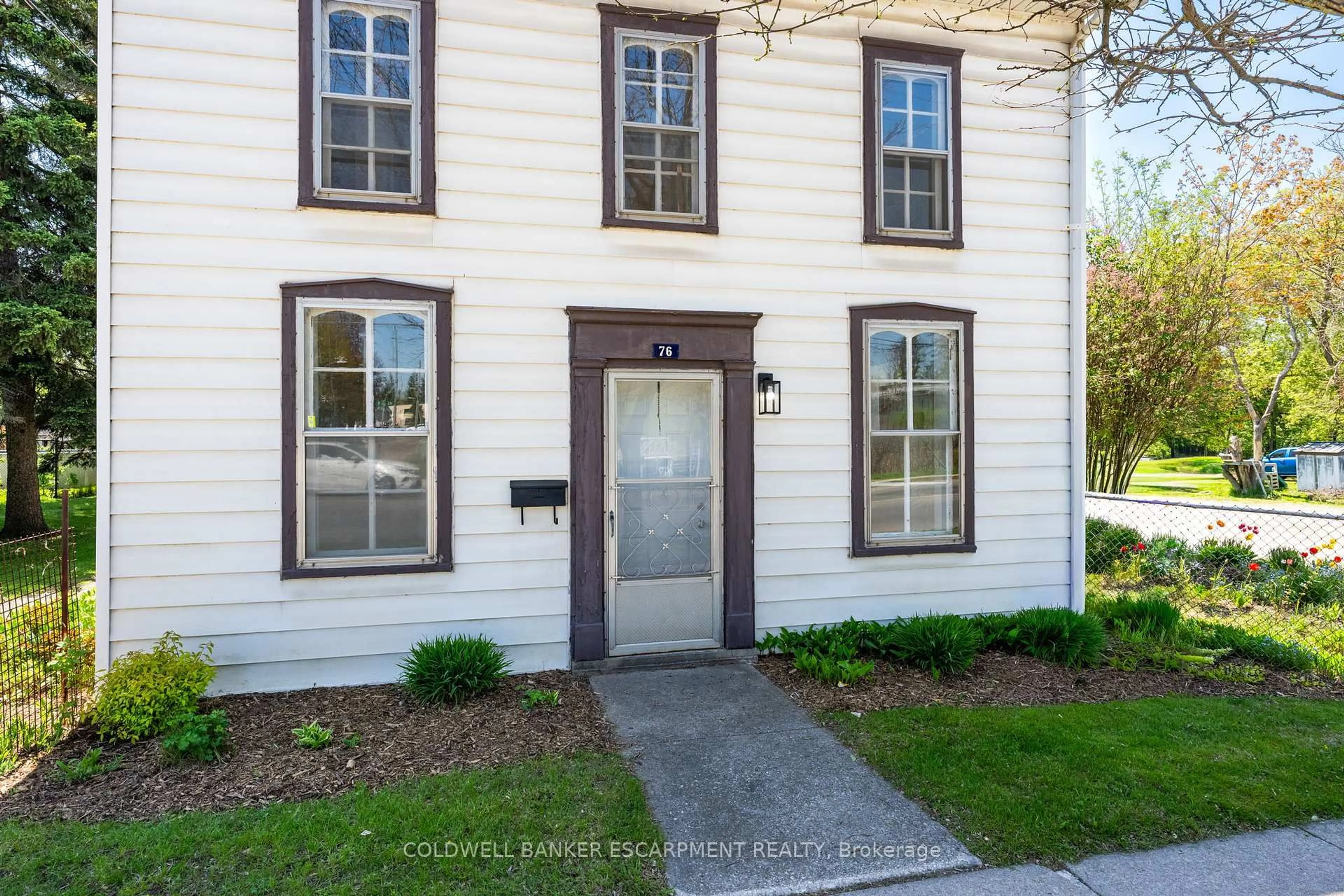 Unknown for 76 Main St, Halton Hills Ontario L7J 1W2